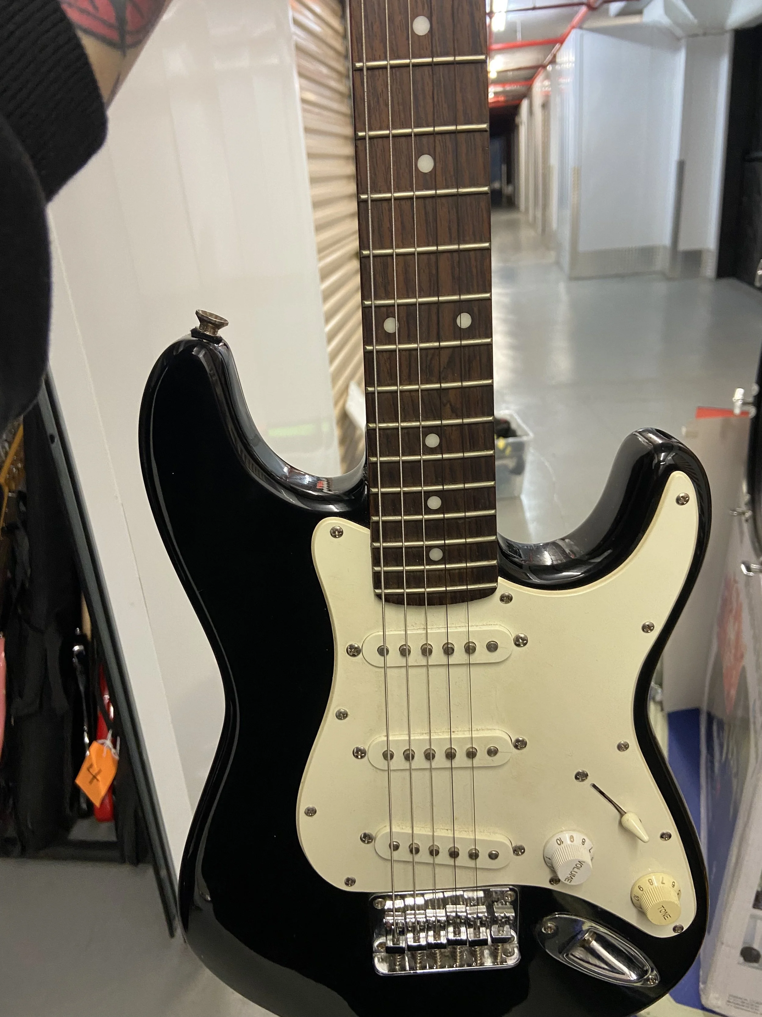 Fender Squier Mini strat (black).jpeg