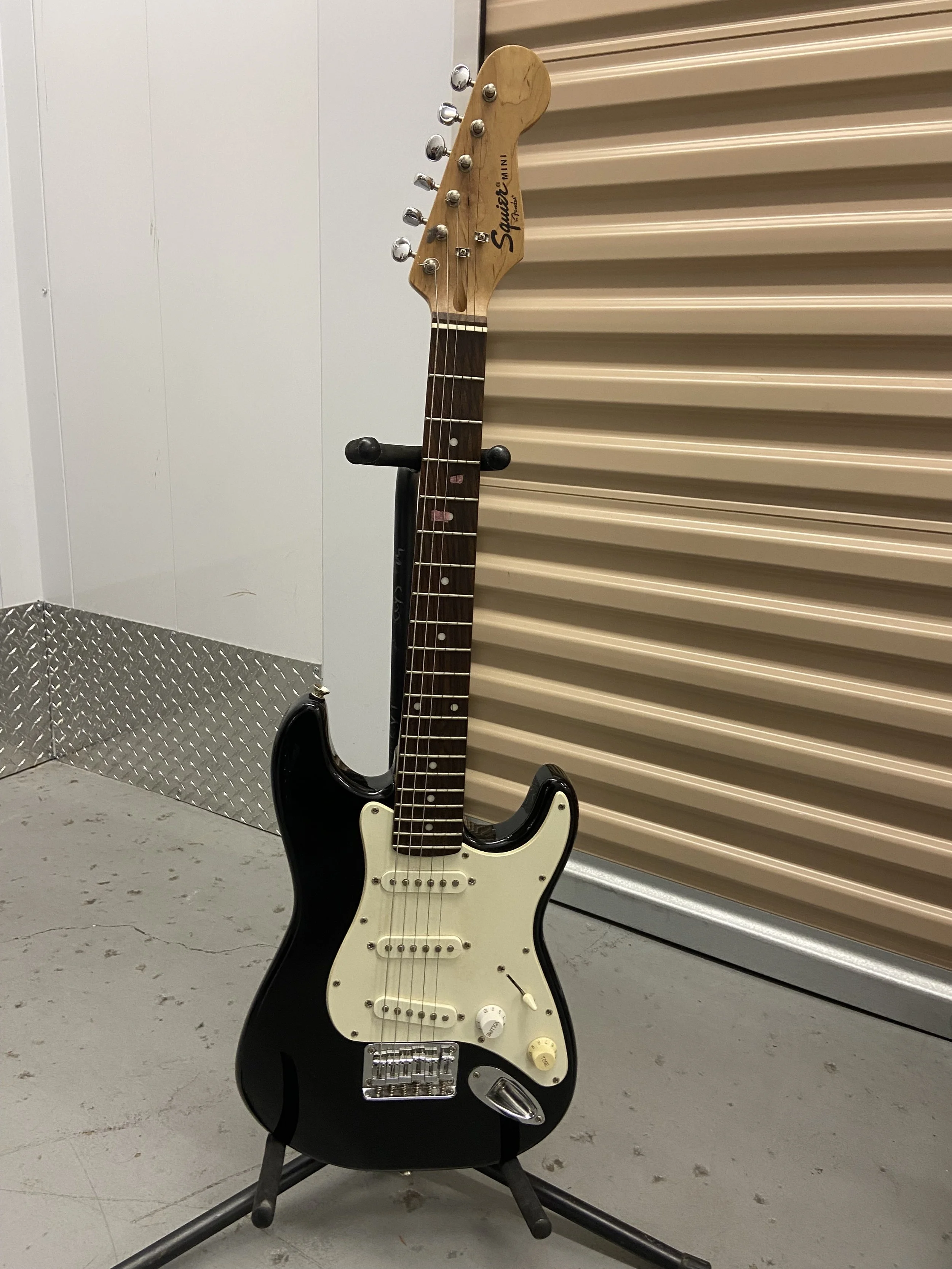 Fender Squier Mini strat (black)(2).jpeg