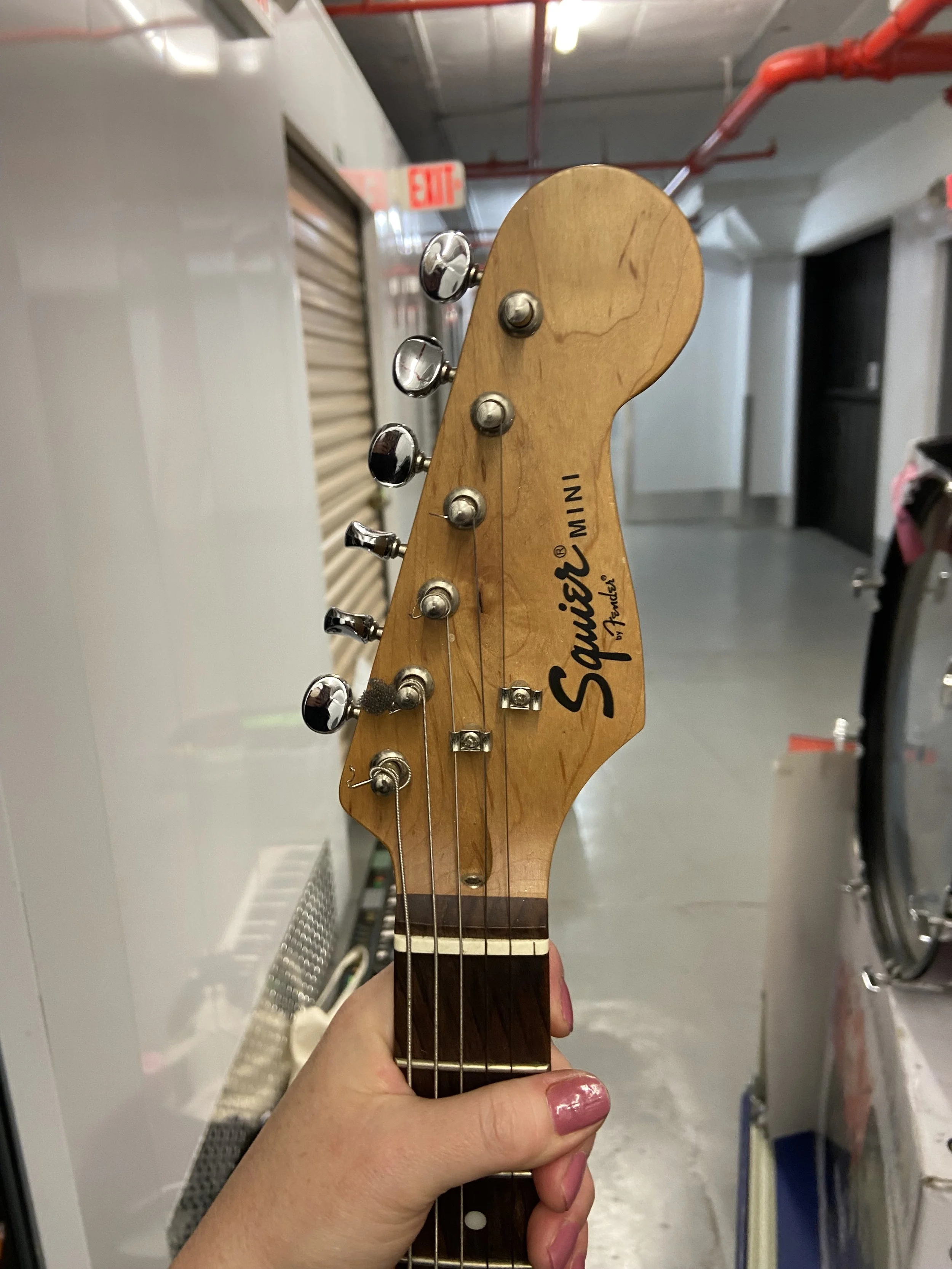 Fender Squier Mini strat (black)(1).jpeg