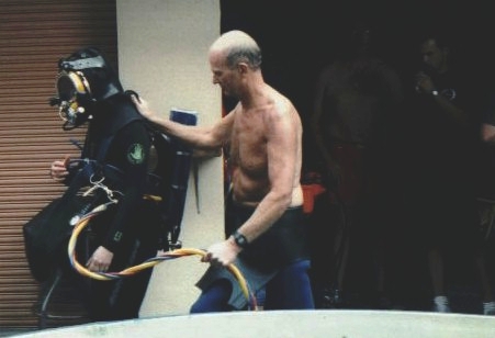Jim acts as tender and guides Dom to the diving well making sure to keep the lines clear of obstructions.