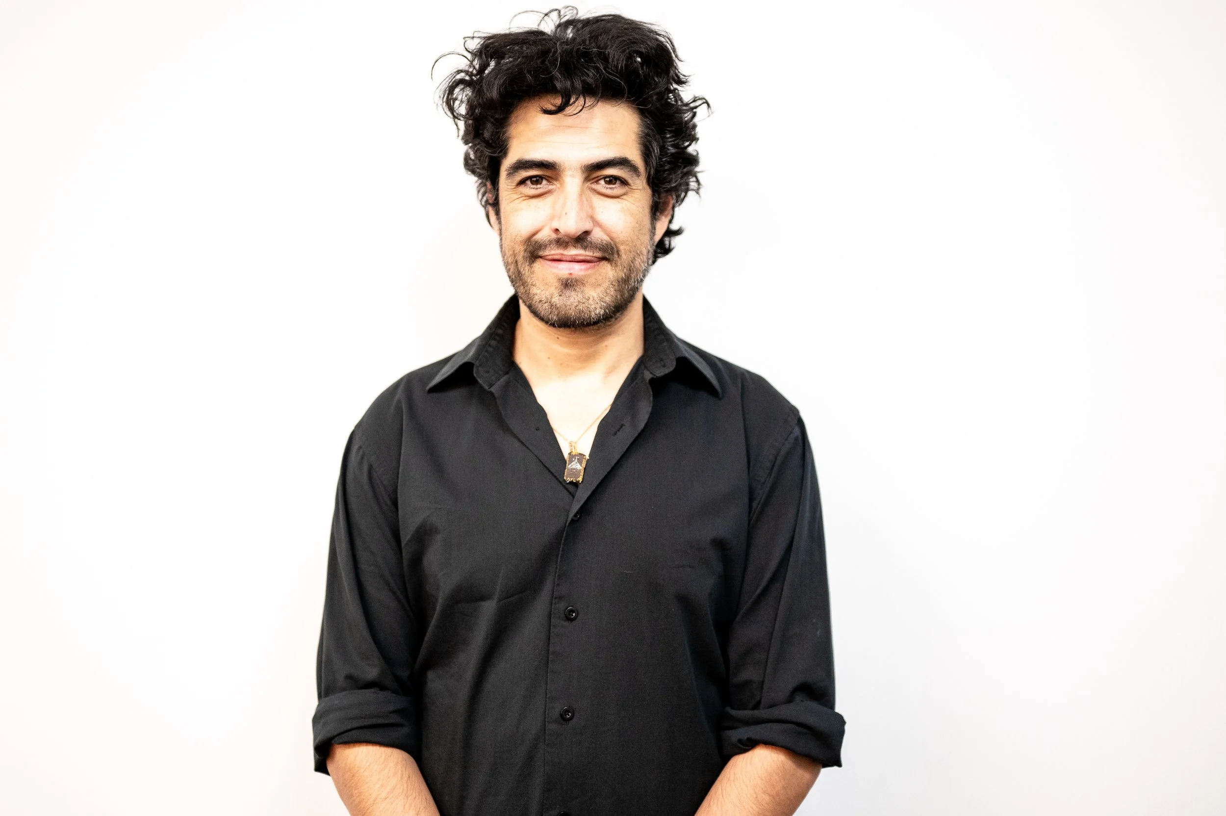 MIGUEL MEDINA
Miguel Medina is an exuberant percussionist whose rhythmic brilliance has energized contemporary dance for over 15 years at renowned institutions like Circuit-Est and Concordia University. His musical journey spans the globe, colla