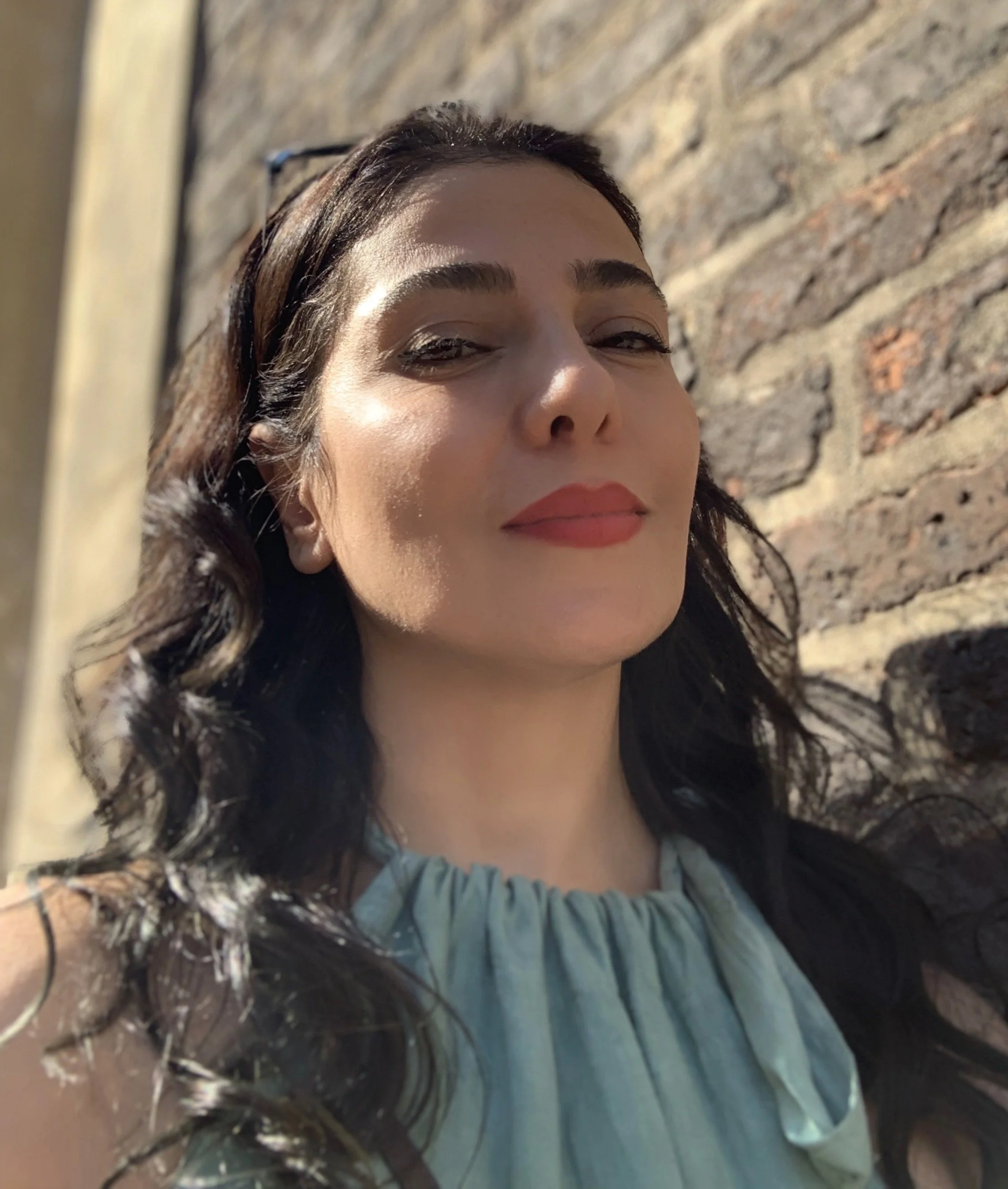 ZEENA
I am Zeena, an artist with experience in theater and performance, as well as acting and voice work. In my home country, I was involved in various productions, many rooted in movement and performance. These experiences shaped my vision of