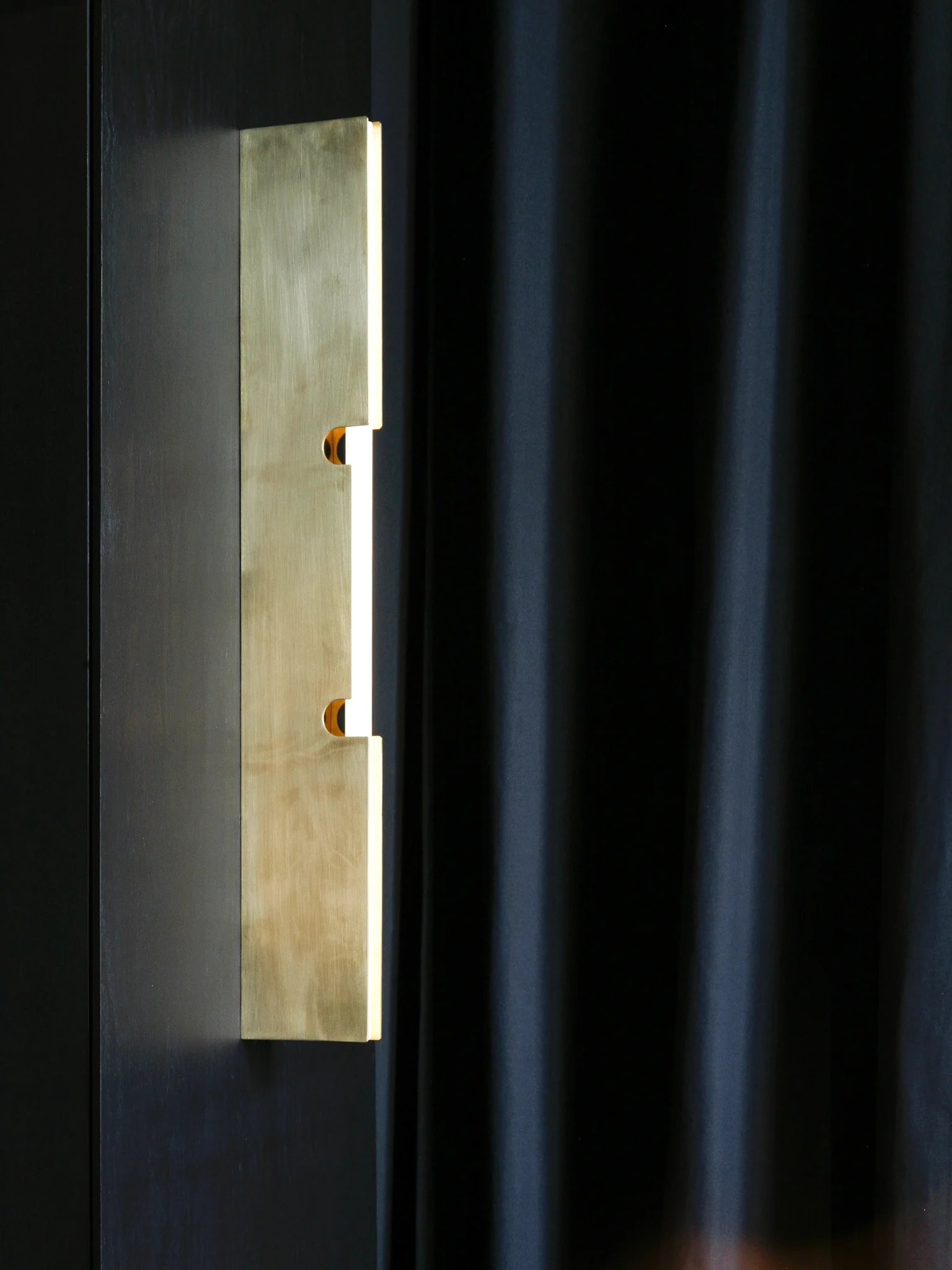 PN L 005 | BRASS WALL - 01