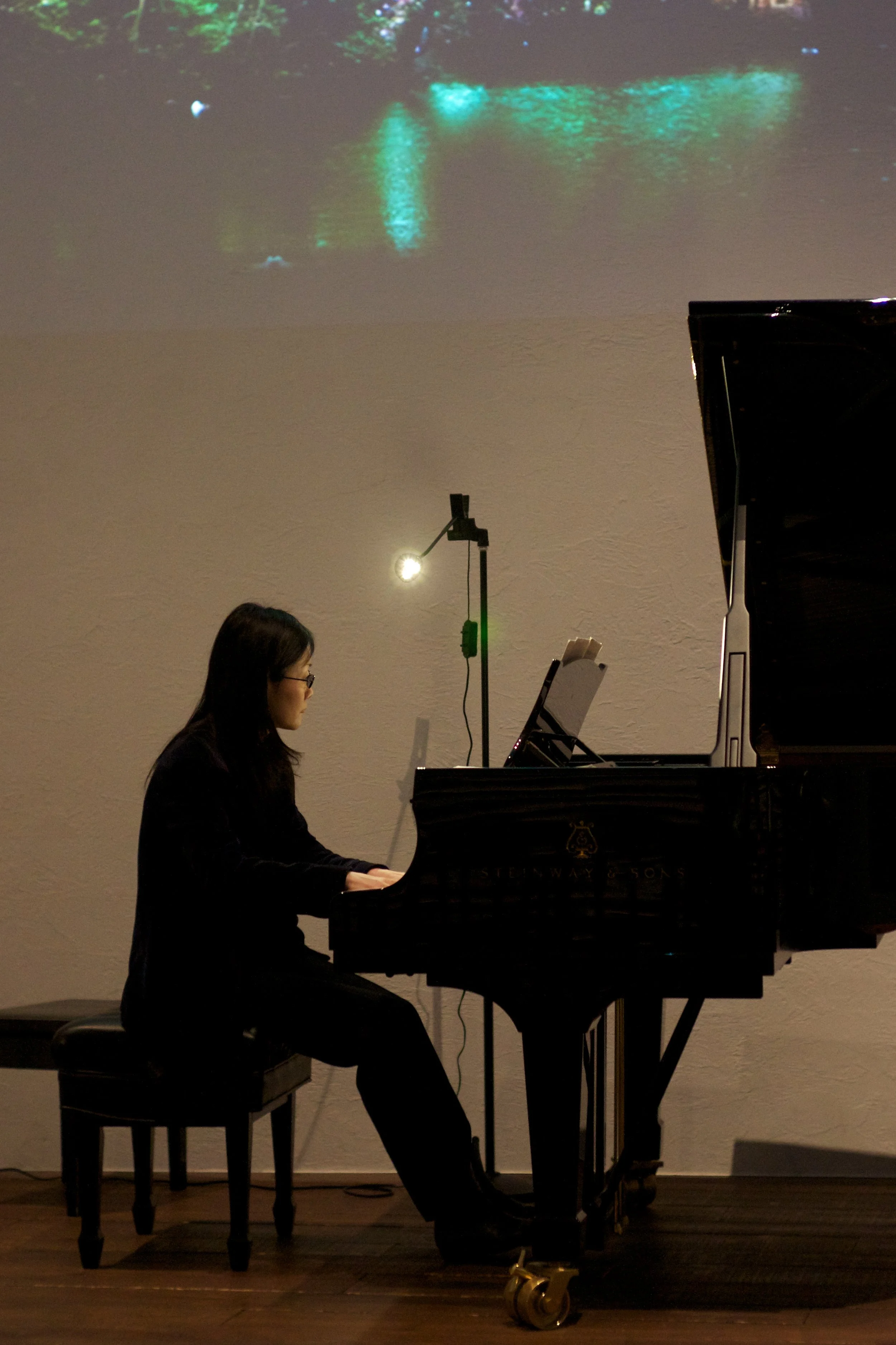 Aquarelles (2012) Music by Yuriko Kojima, for piano. Live-video by Elaine Thomazi Freitas. World premiere .