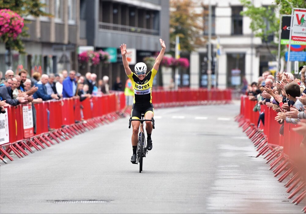 Emily Meakin wins a Belgian Kermesse in 2019