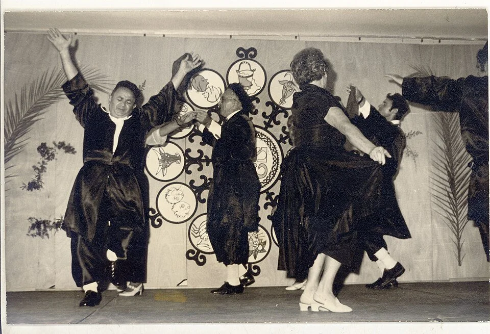 Dancing_the_Sherale_(Sher_Dance)_in_Kibbutz_Eilon,_1971.jpg