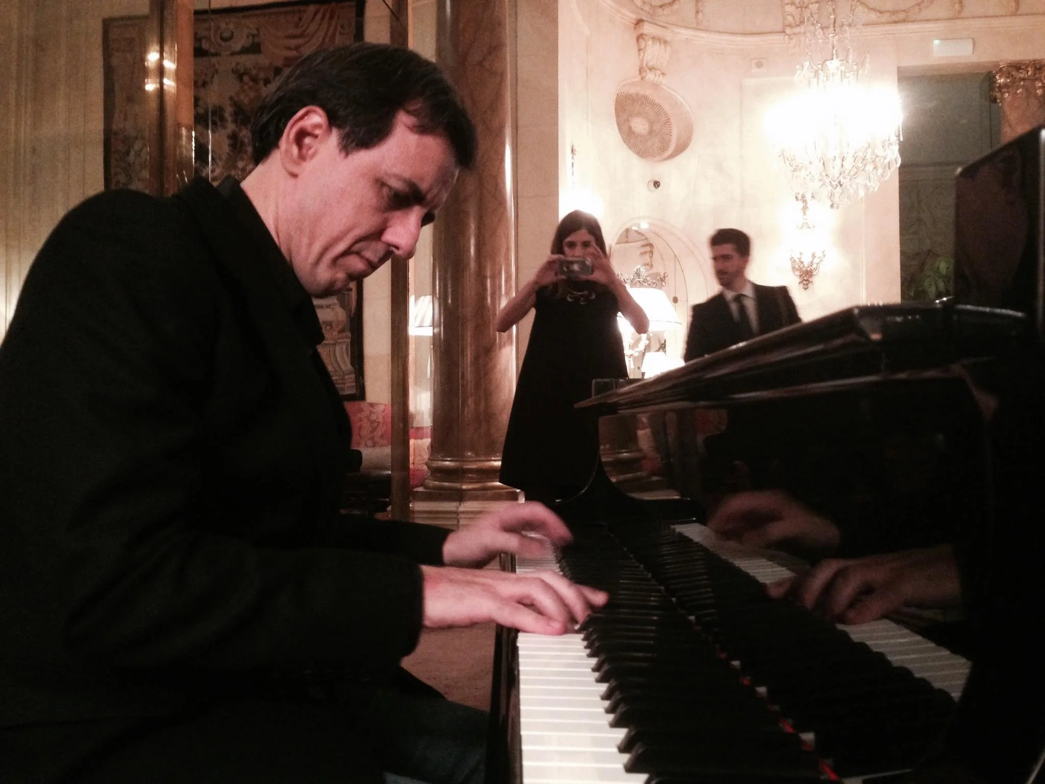 Cesar-playing-@-The-Ritz-Madrid.jpg