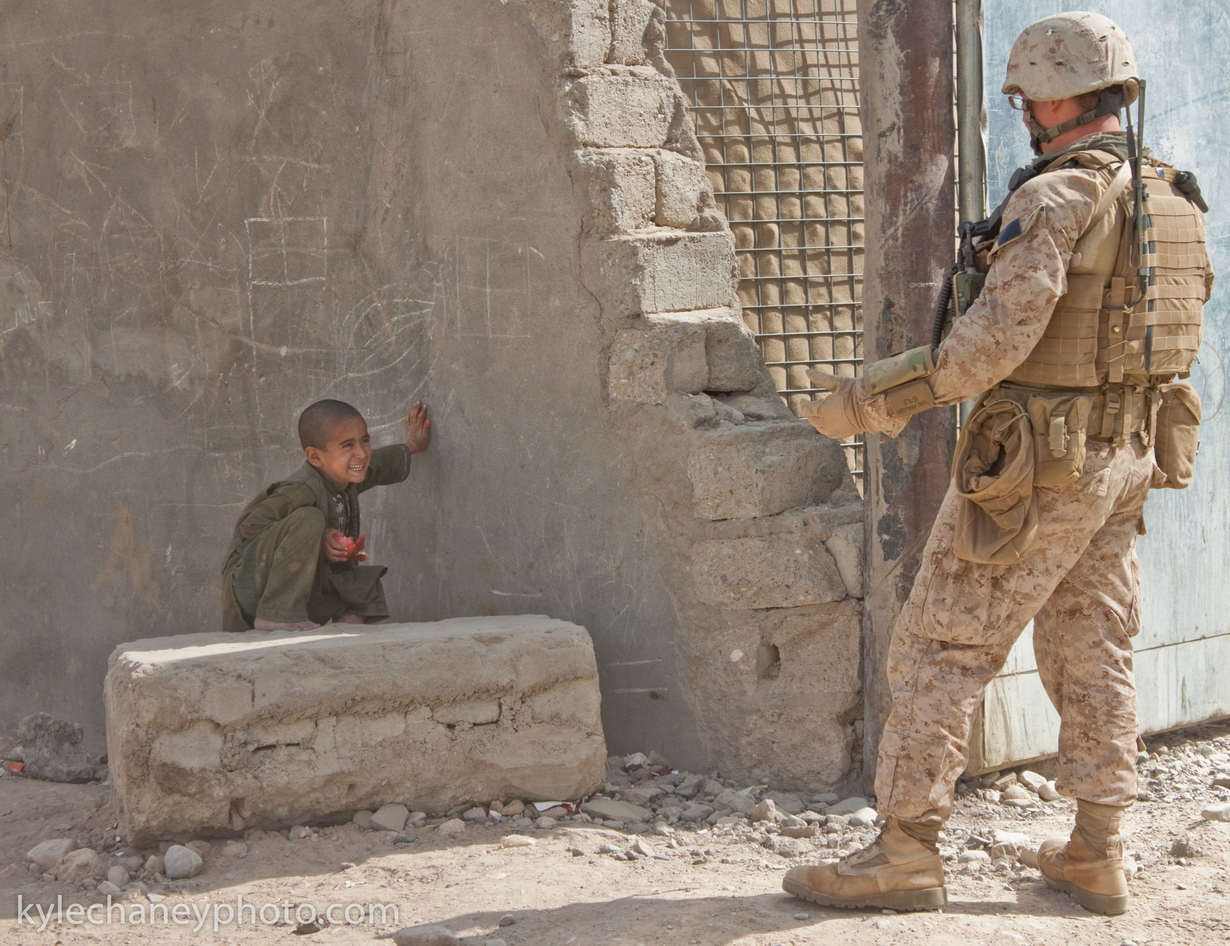 Afghan Child Meets His First Marine