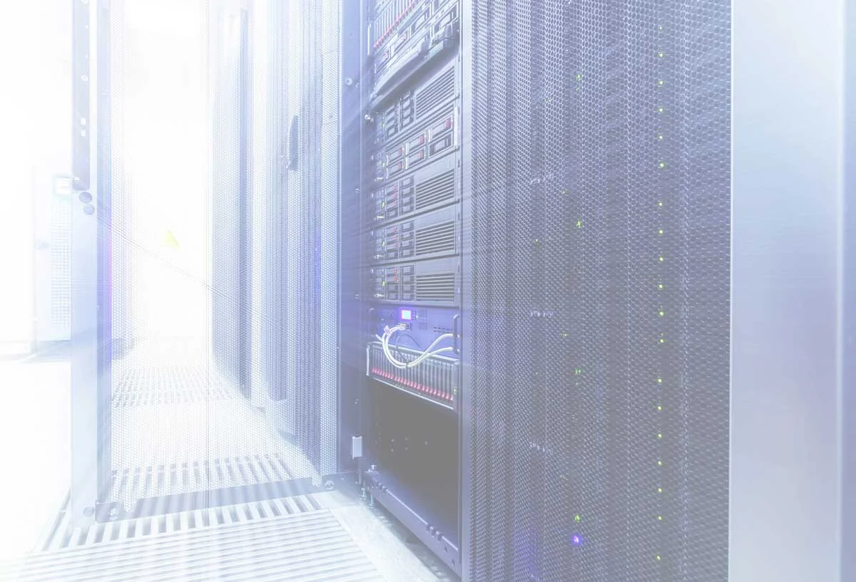 server_room_optimized.49d046b11677ac649e50.jpg