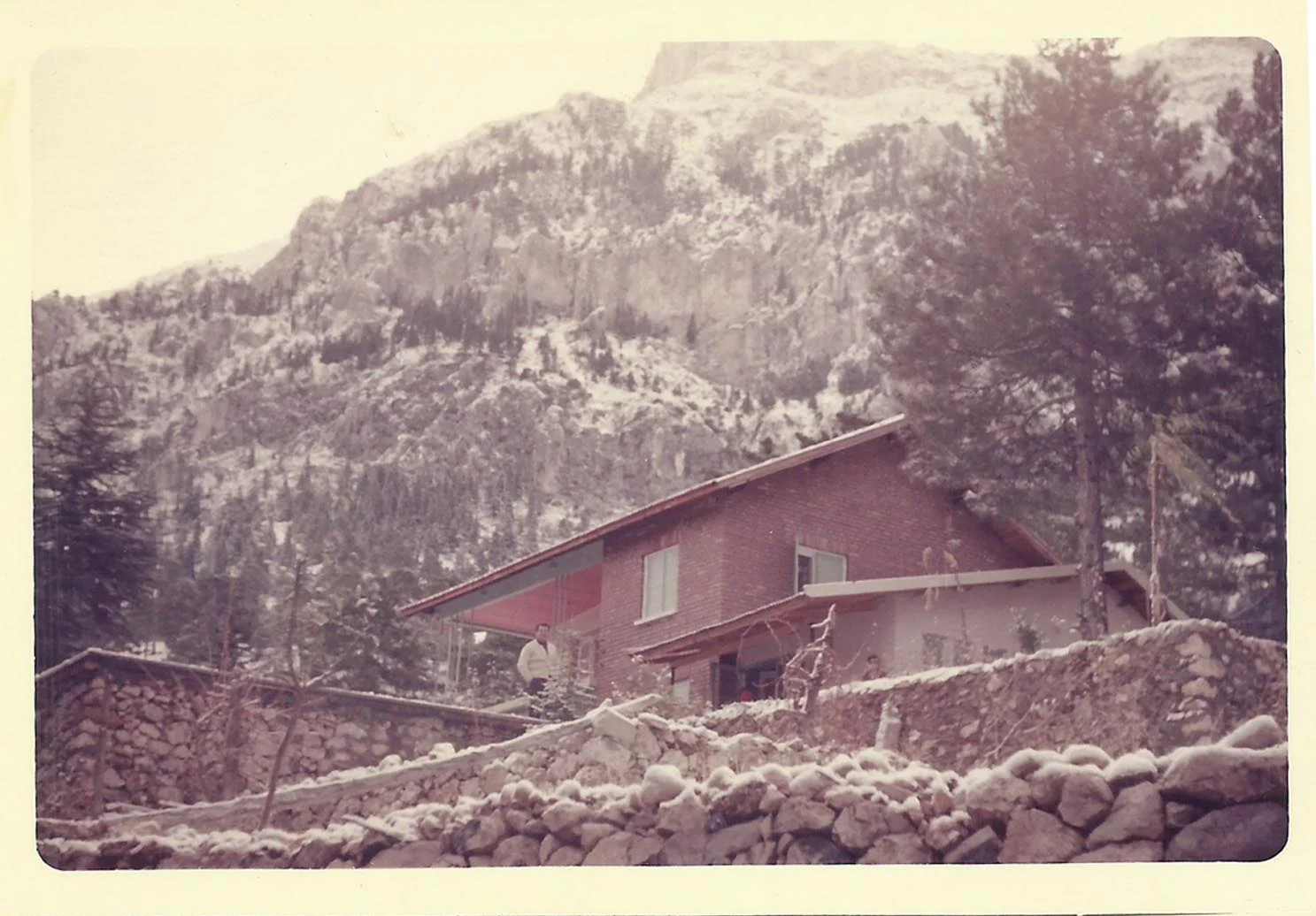 Upland house / Yayla evi. Courtesy of artist / sanatçının izniyle. 1960.