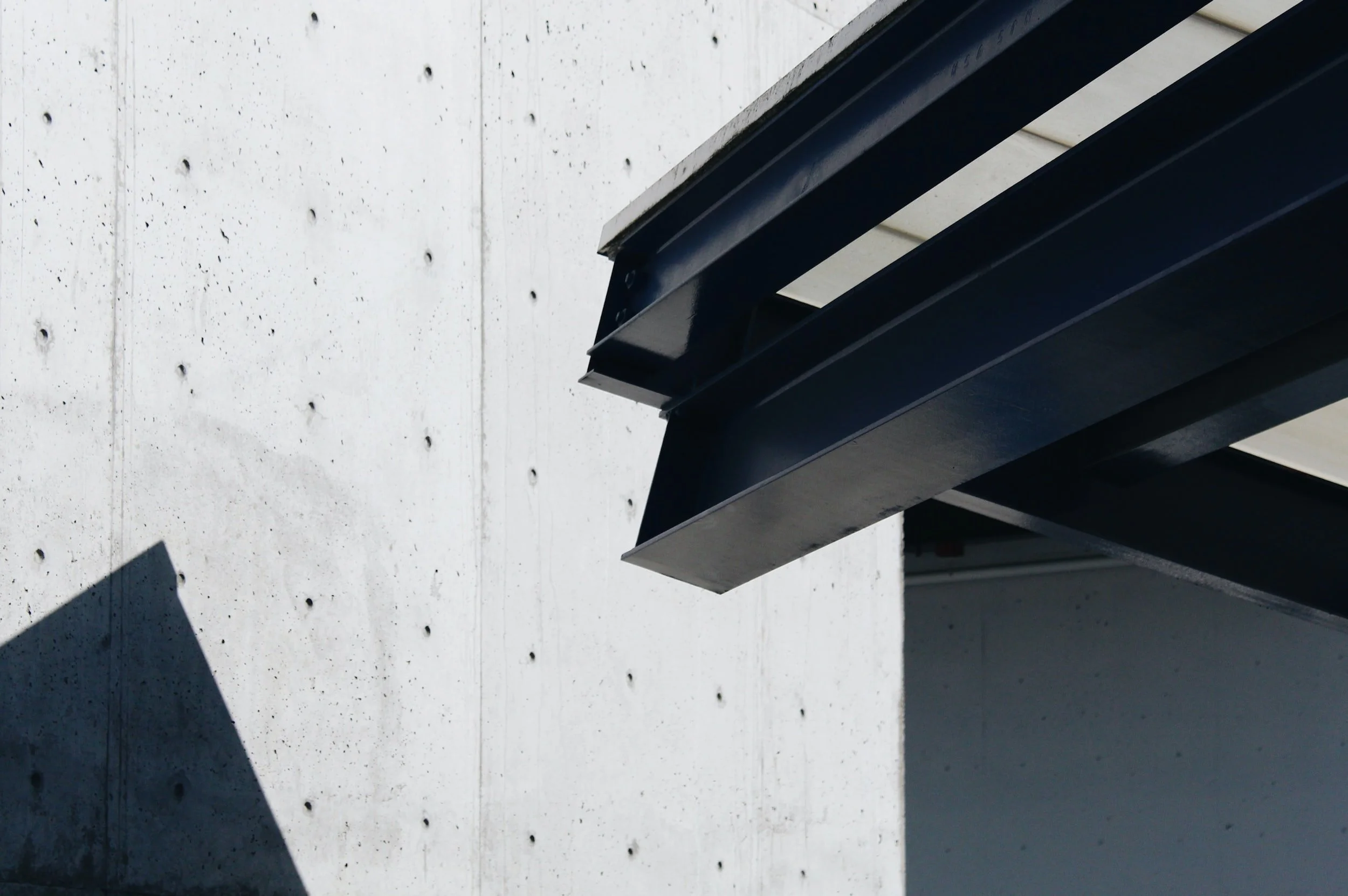 Metals gain amid signs of tight supplies