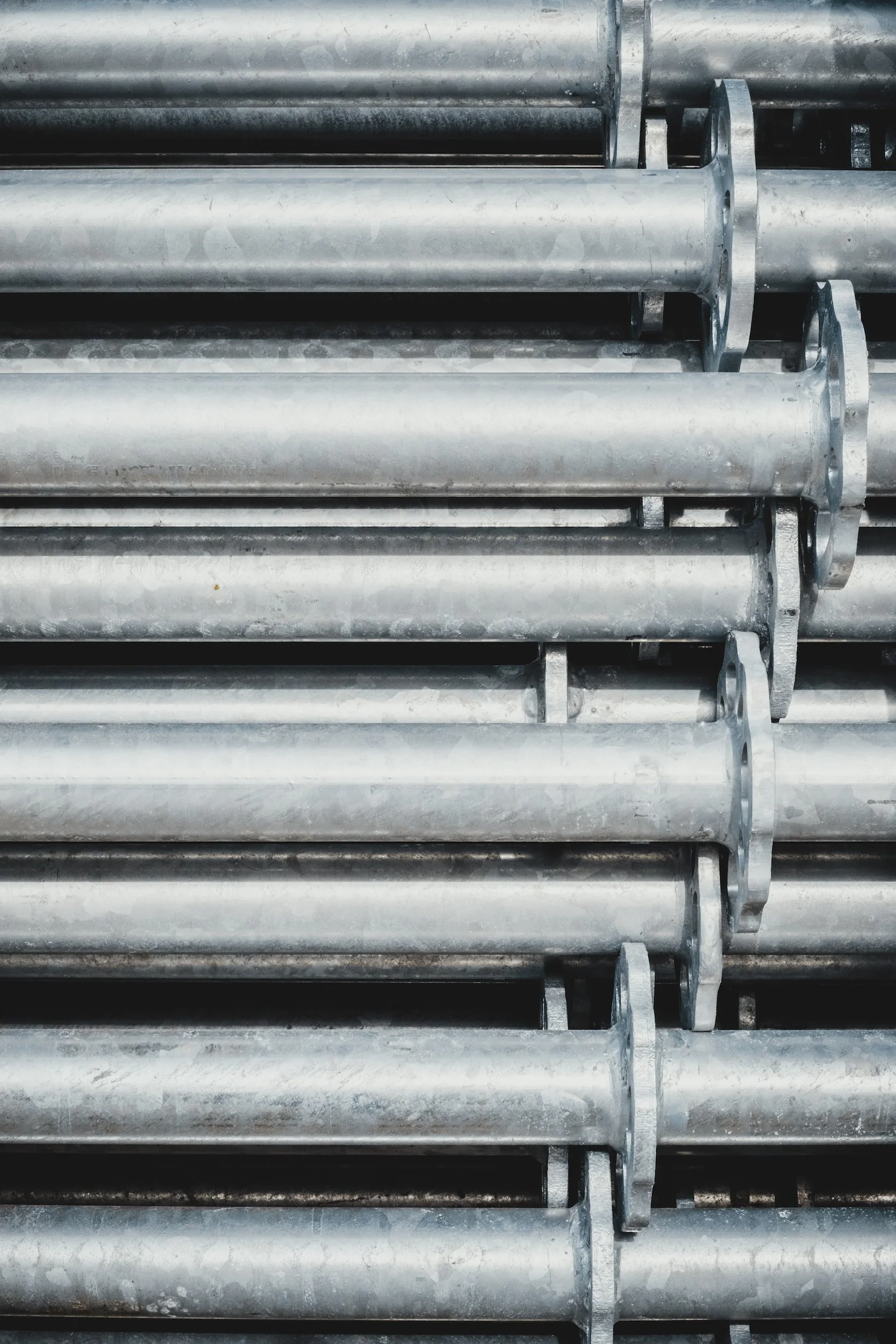 European gas rallies after EC sets high price cap