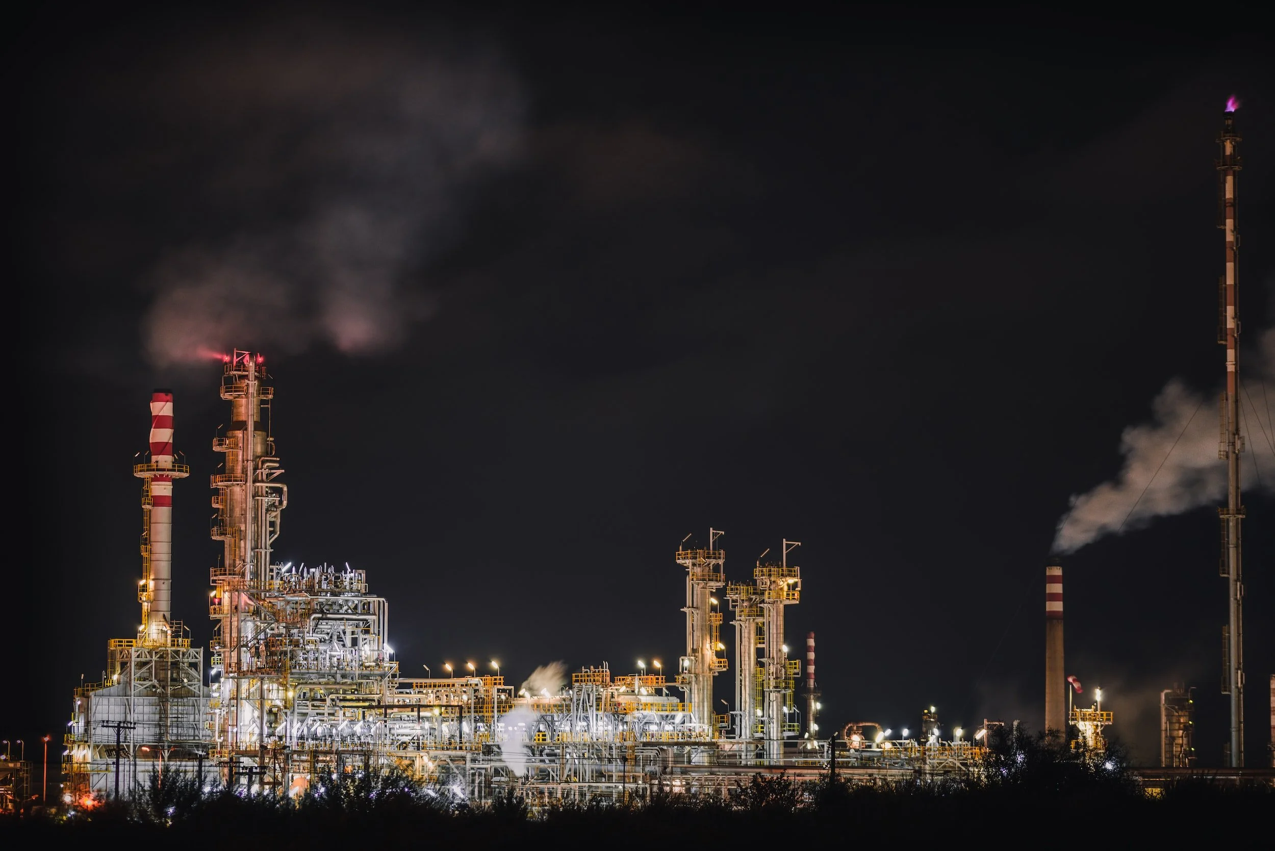 Crude oil falls despite ongoing supply side issues
