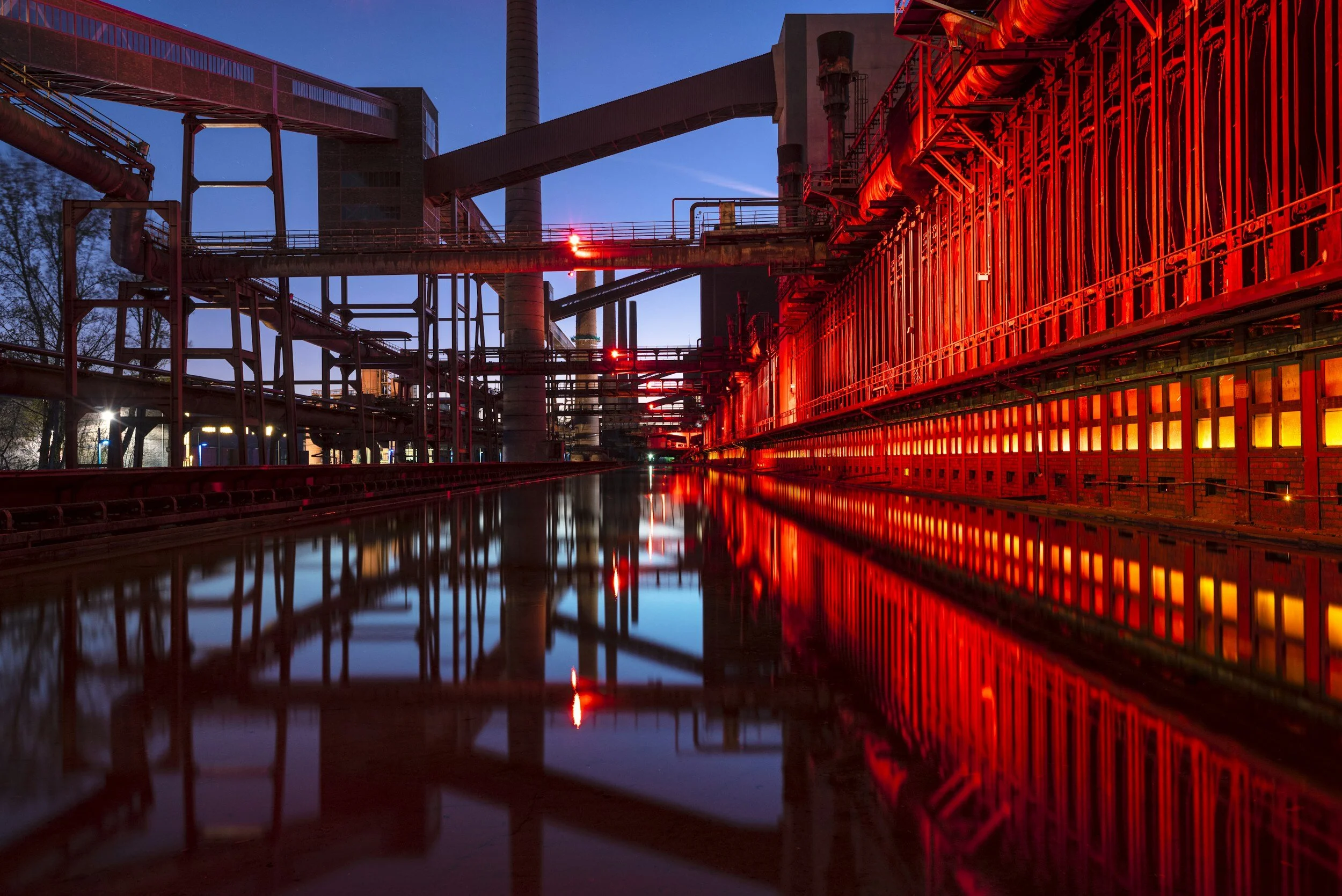 Metals gains as signs of tightness strengthen