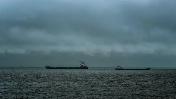 Four in five vessels talk their way past Bab el-Mandeb