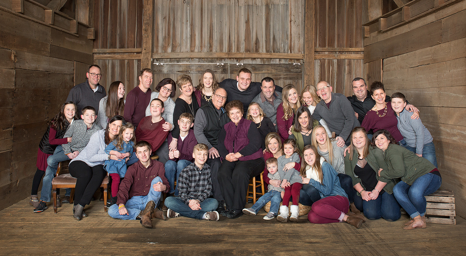  Maria Stein Ohio, large family picture, extended family portrait, family clothing, rustic location, barn location, barn portrait, fun family portrait, candid family 