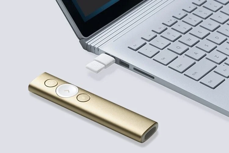 logitech-spotlight-presentation-remote-3_preview.jpeg