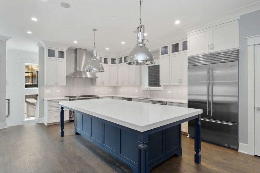 05_2422NRacine_Unit1_177001_Kitchen_LowRes.jpg