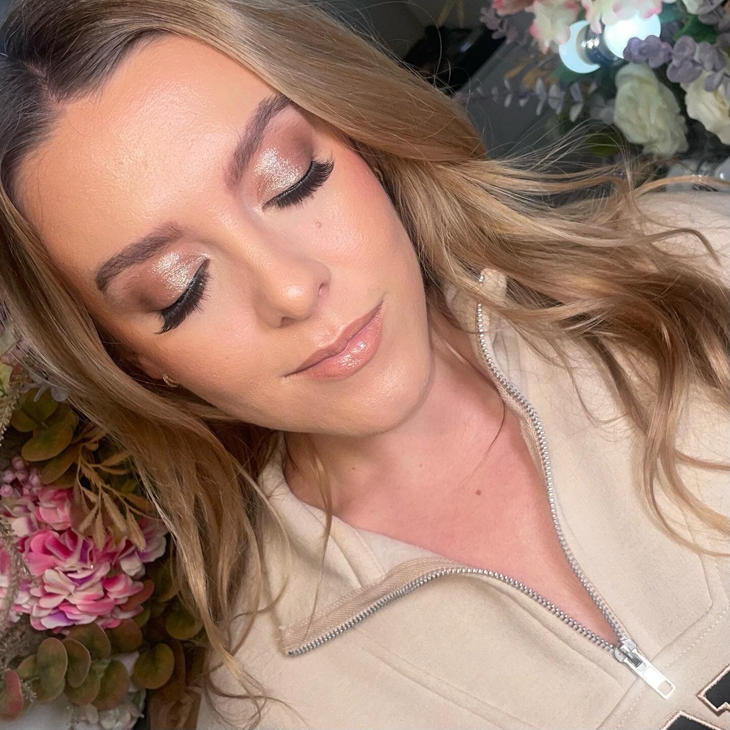 ✨ Lauren ✨

What a babe! First, she was my makeup student and then she was in the chair 🥰💜✨

* 100% REAL SKIN - no edits, no filters! *

➡️ Swipe for before and after &hellip; 

#hourglasscosmetics #makeupartist #mua #makeupartisthampshire #makeupa