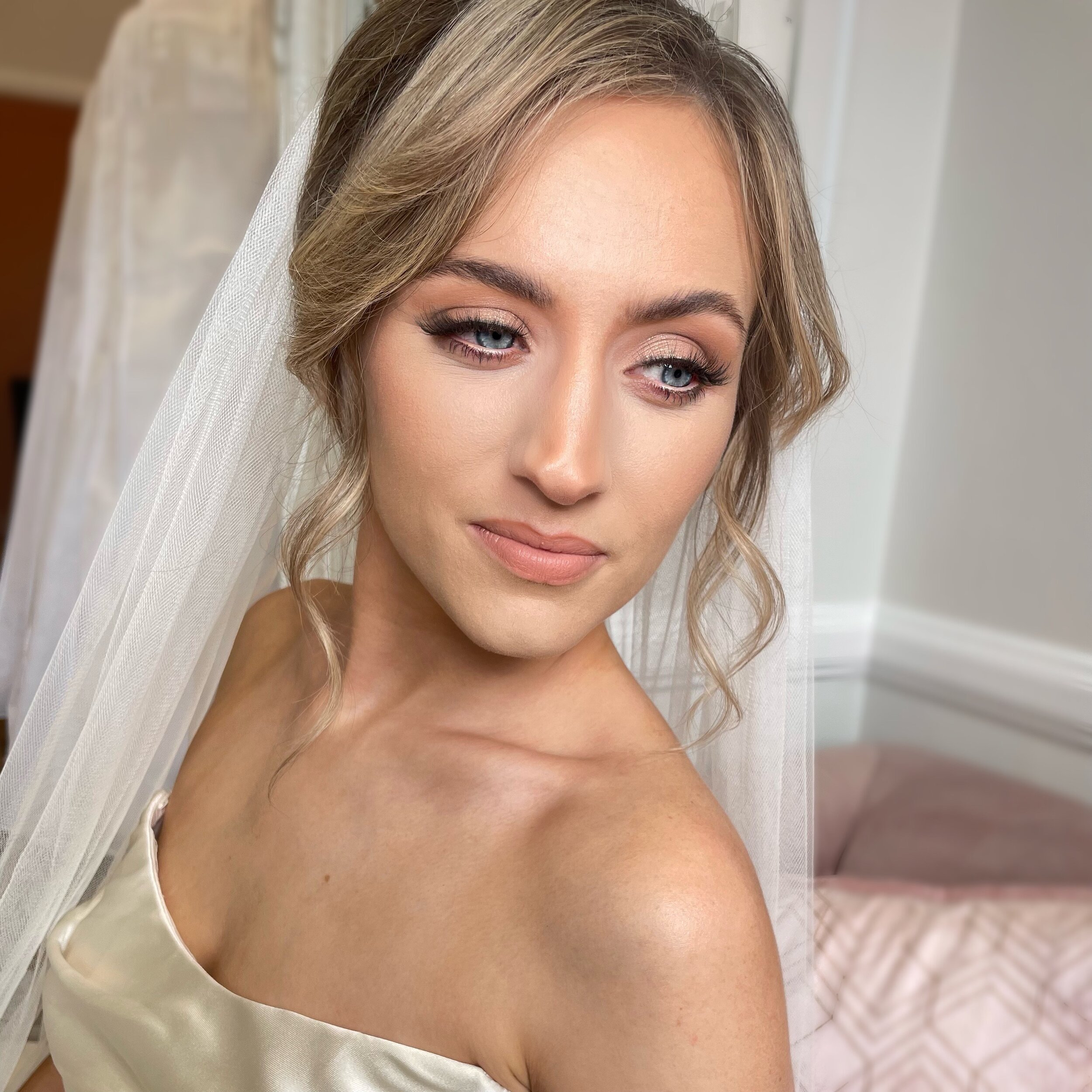 ✨ Alicia ✨

I visited @tillymintwedding last week to showcase their new dress collection 💕 

Alicia modelled for @frankandwarren (my new partnership alongside @sophiefrank_undertheveil) and she looked so beautiful!

100% REAL SKIN - no edits, no fil