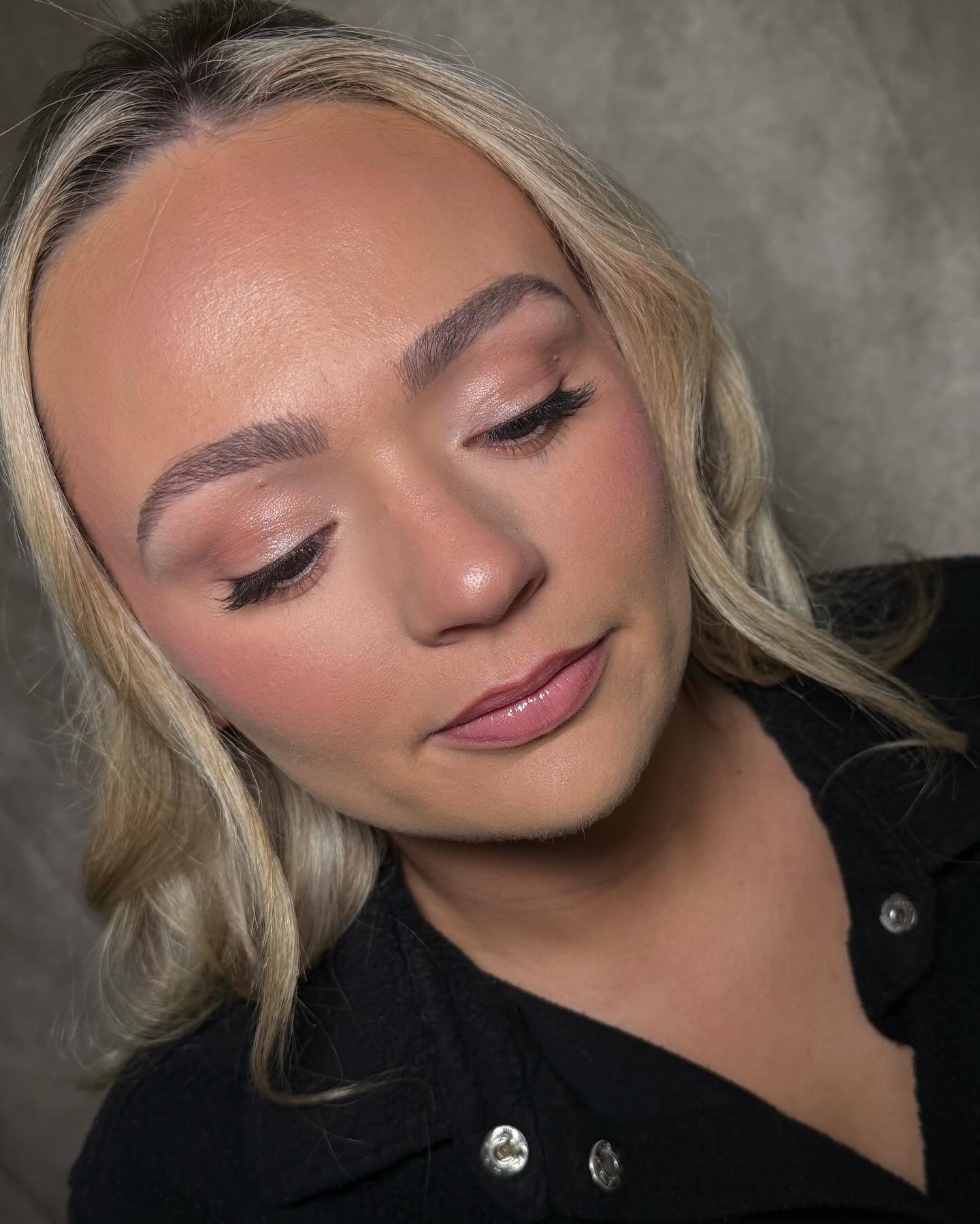 Gorgeous Emily 🫶🏼✨

Soft pinks, flawless and naturally radiant skin 💕

* 100% REAL SKIN, NO EDITS AND NO FILTERS! *

#makeupartistberkshire #makeupartistsurrey #makeupartisthampshire #hampshiremakeupartist #surreymakeupartist #berkshiremakeupartis