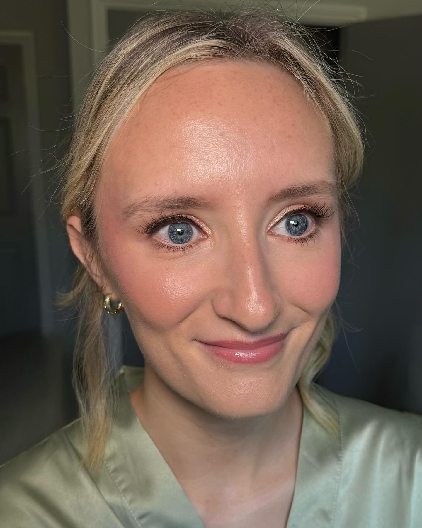 Oooo I love this makeup 🤗

A full face of makeup that&rsquo;s applied naturally to ensure that the base looks as skin like as possible and those gorgeous freckles show through! The skin is looking beautiful ✨

If you&rsquo;re going to sit in my chai