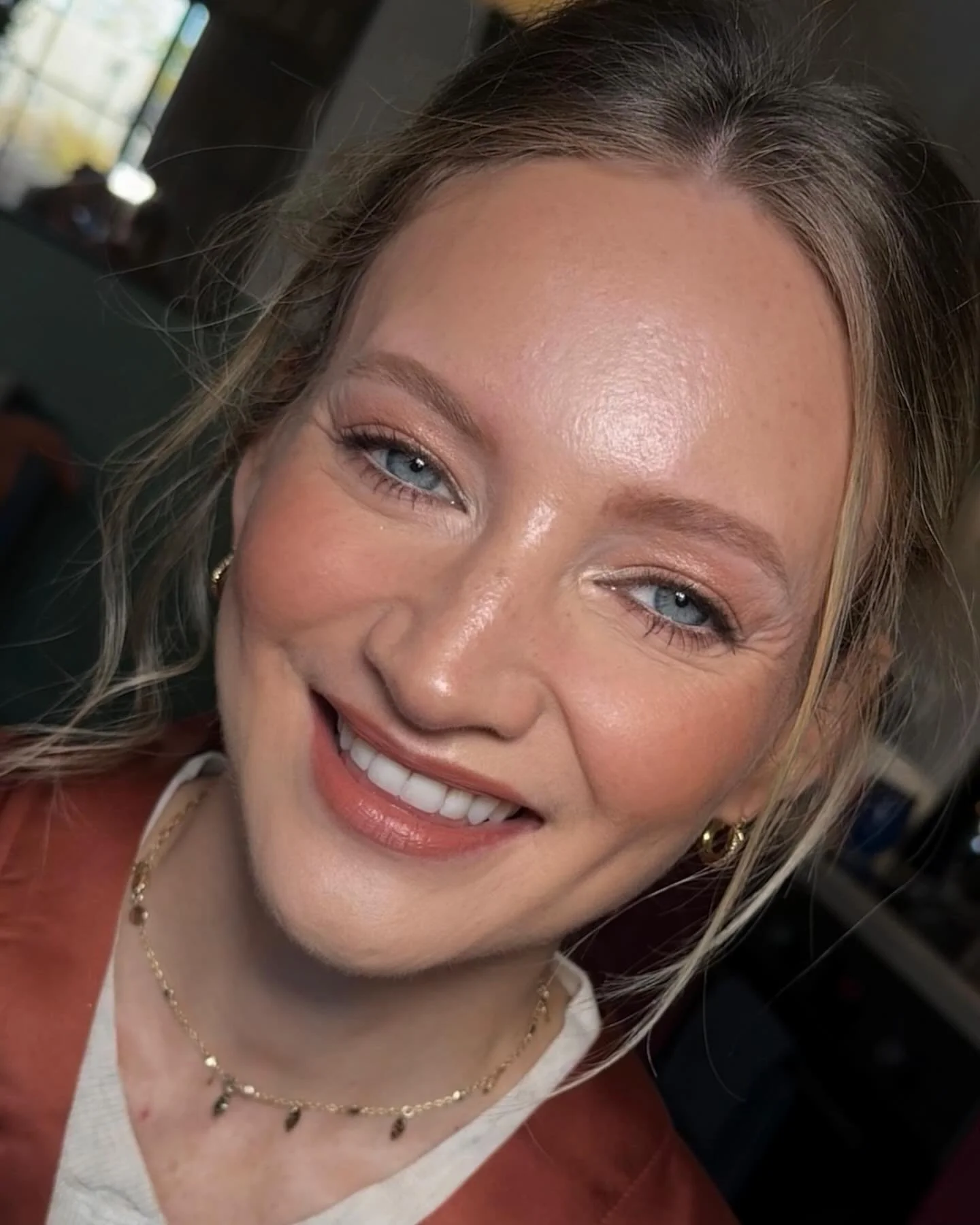 Naturally glowing bridesmaid makeup π§‘β¨
The brief : makeup to complement the gorgeous, rusty toned dresses; naturally enhanced makeup with those beautiful freckles peeking through!
#makeupartistberkshire #makeupartistsurrey #makeupartisthampshire #