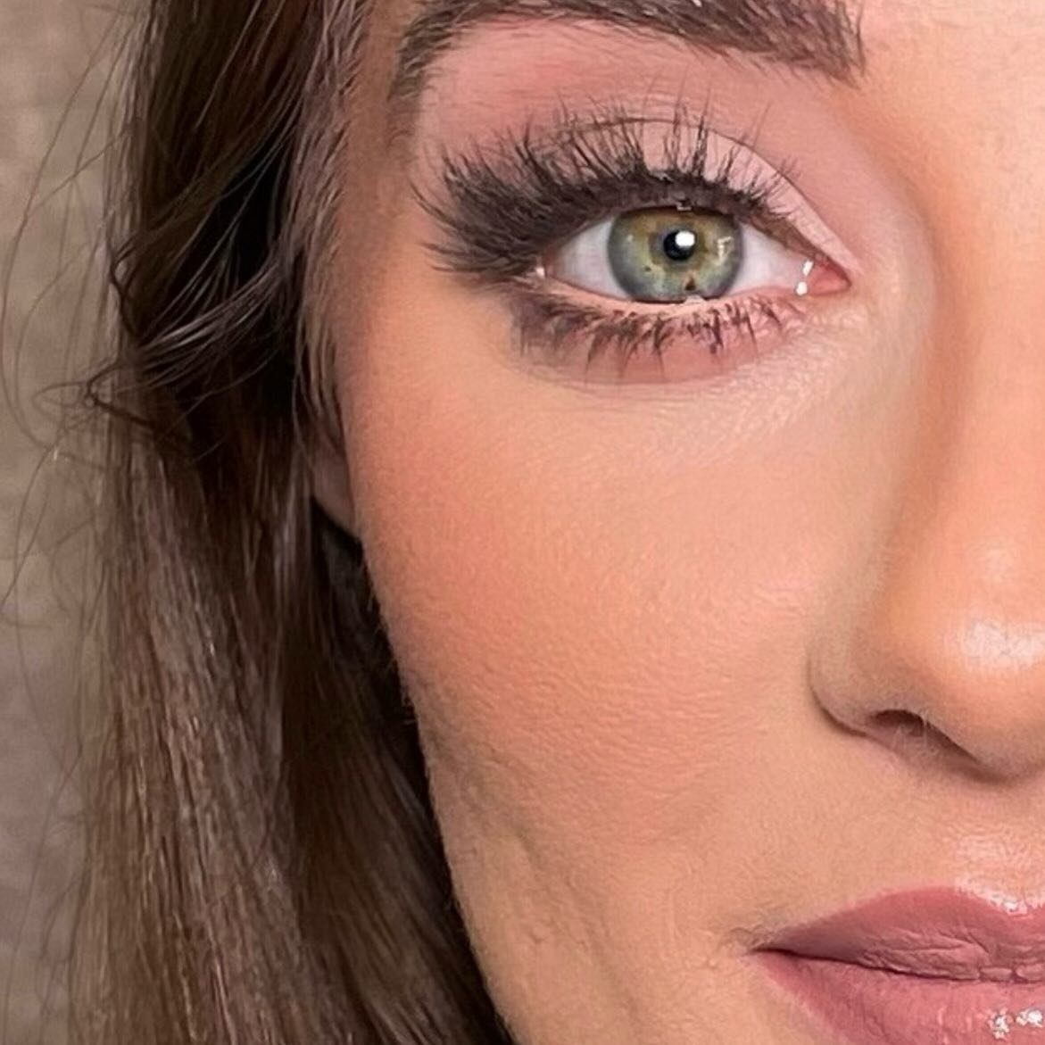 I&rsquo;m soooo obsessed with green eyes 💚✨

Plum tones and full lashes to make these beauties pop! 

Lashes by @primalash_lashes 

#berkshiremakeupartist #surreymakeupartist #hampshiremakeupartist #yateleymakeupartist #bridalmakeupartist