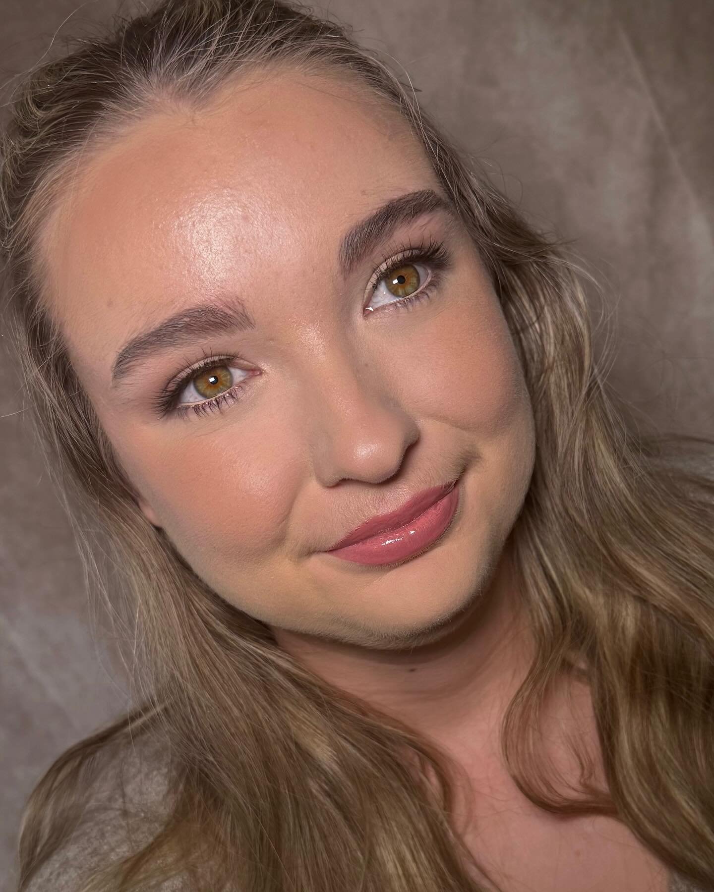 ✨ Day 1 - Accredited Makeup Course ✨

I had gorgeous Harri in the studio for the &lsquo;Introduction to Makeup Course&rsquo; 💕

On day one, we focused on creating a soft and natural makeup application that will last the day! 

A lot of people can ap