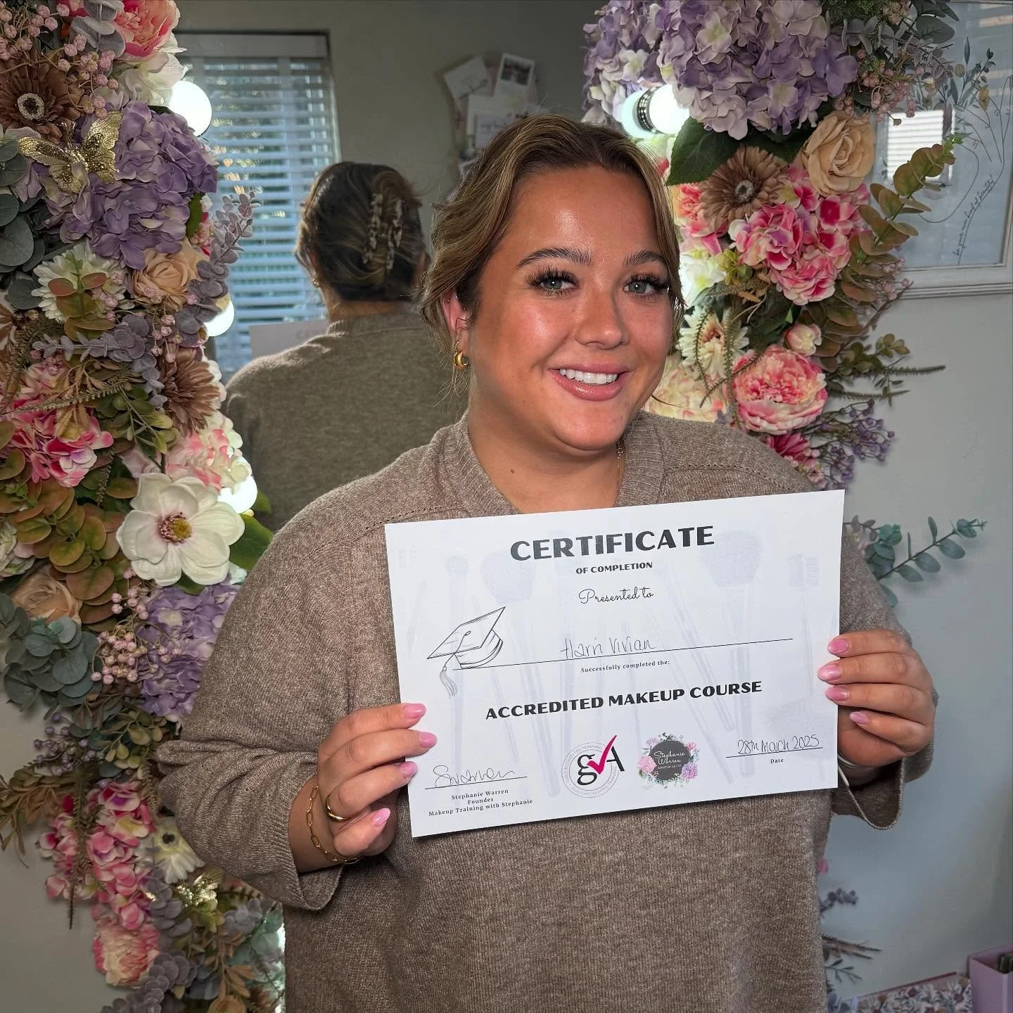 ✨ Accredited Makeup Course ✨ 

Congratulations to Harri who completed her accredited makeup course with me 🧑🏼&zwj;🎓💕

She came to me with no experience in makeup artistry! 

On day three (assessment day) she created a gorgeous, lightweight and gl