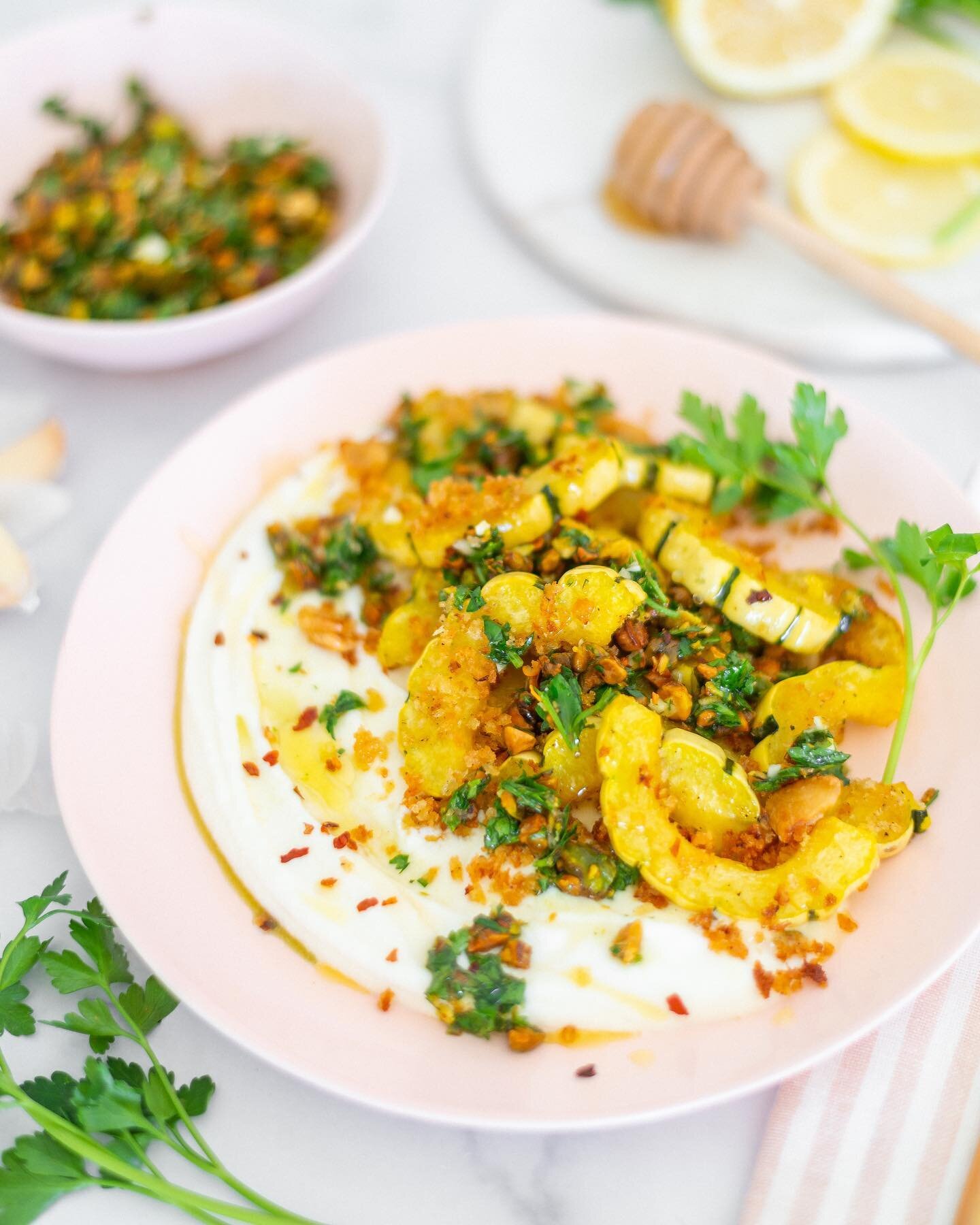 ✨New recipe ✨ Delicata Squash with a Parsley Pistachio Gremolata over Whipped Ricotta. Yes... whipped ricotta. Trust me you&rsquo;re going to want to try this 😋

#delicatasquash #whippedricotta #squashrecipe #vegetariandinnerideas #vegetarianrecipes