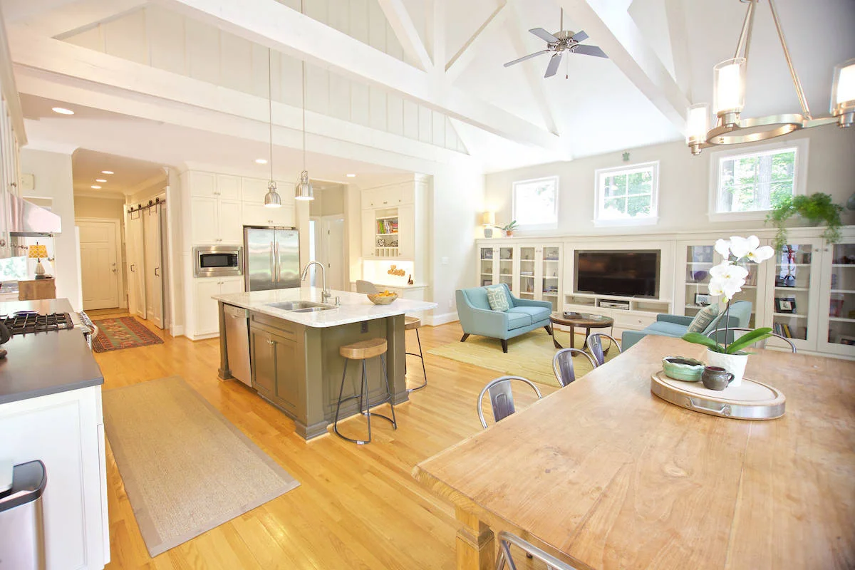 transitional-dining-room-hansen_creek_interiors_builder_3.jpg