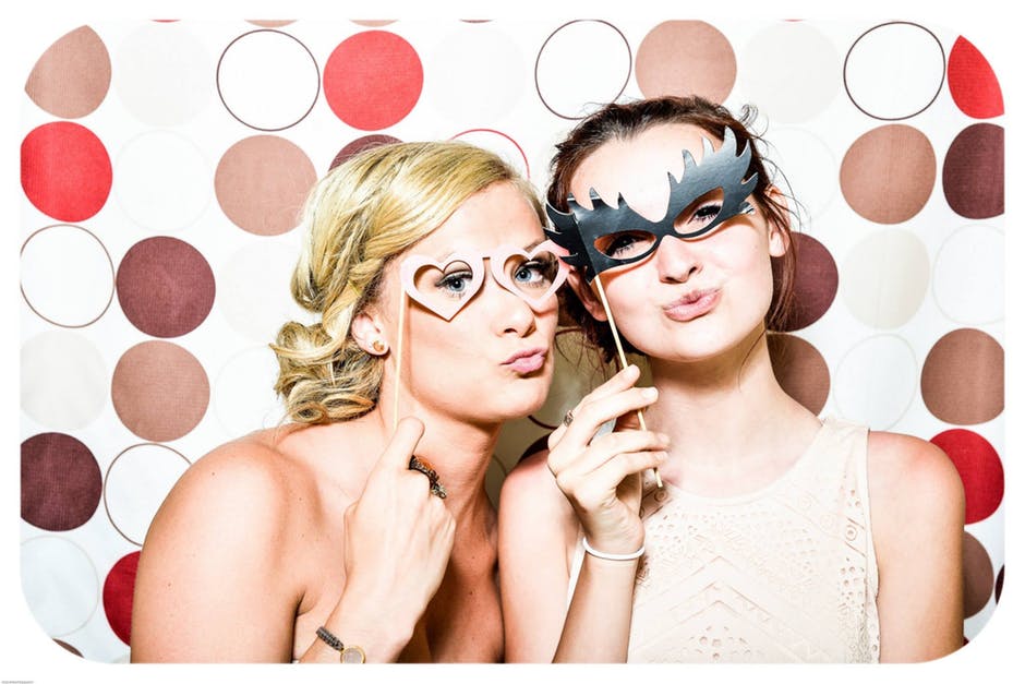 photo-booth-wedding-party-girls-160420.jpeg