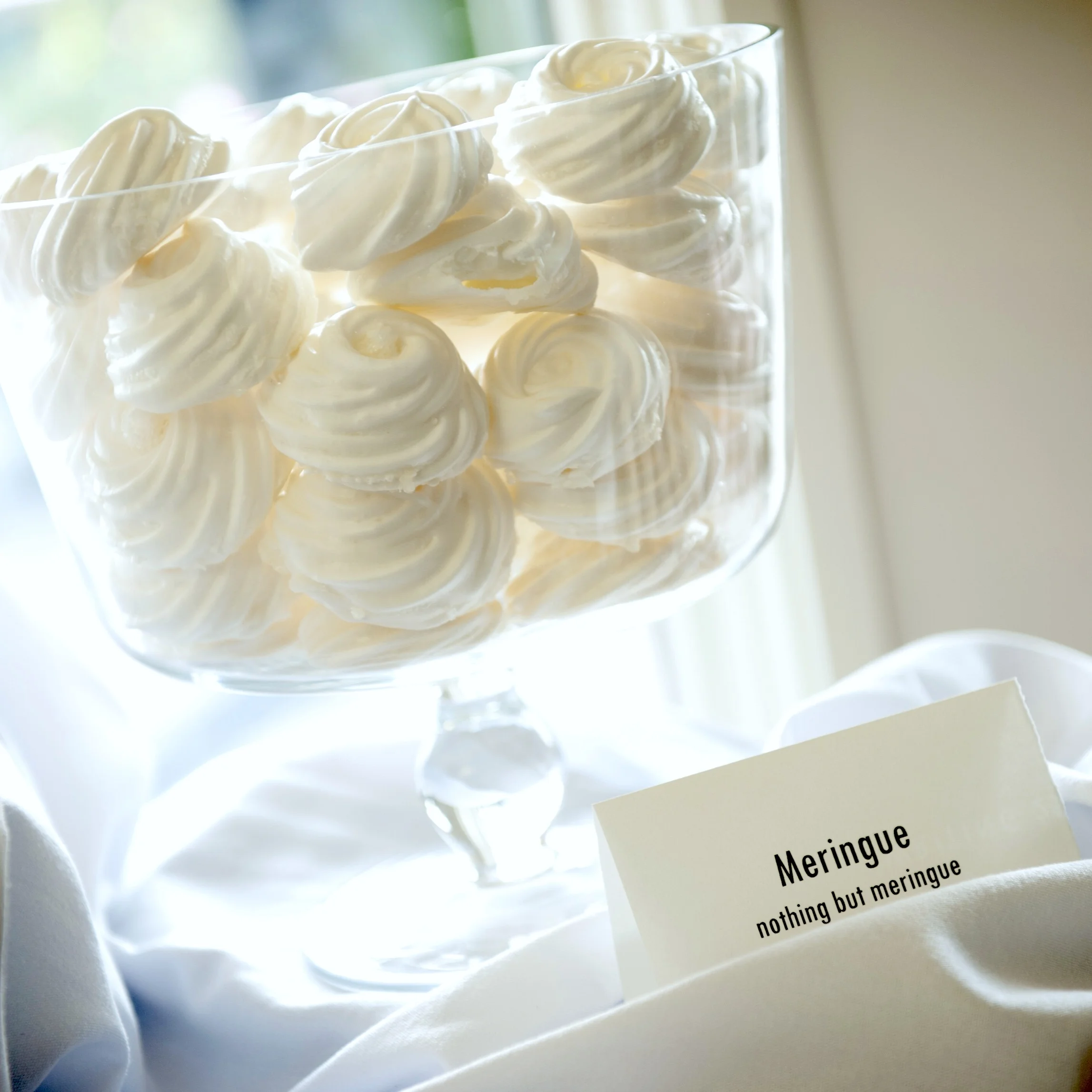 Meringue sweet table for wedding made by Gusta Cooking Studio