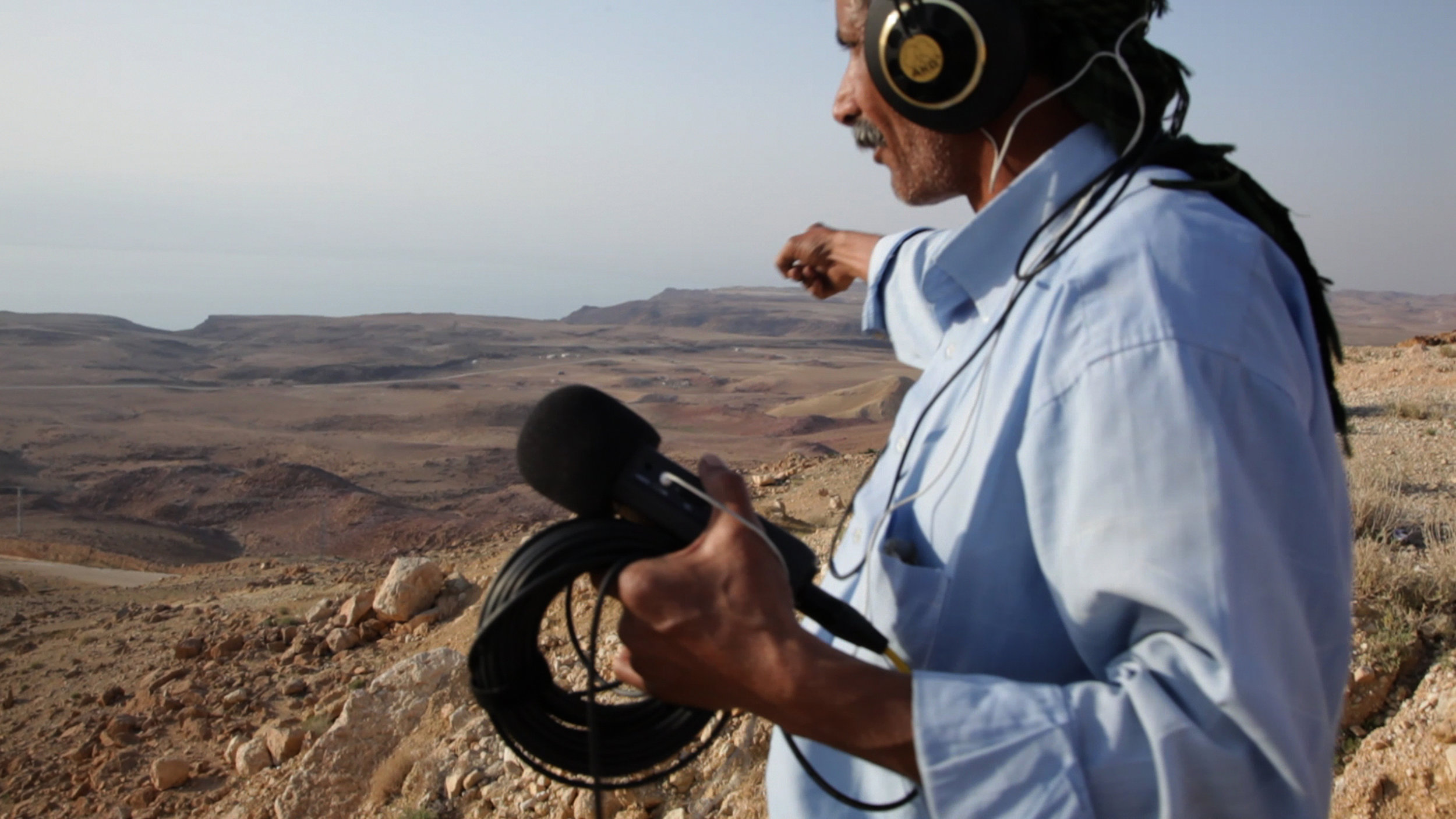  Interdisciplinary exploration through collective knowledge