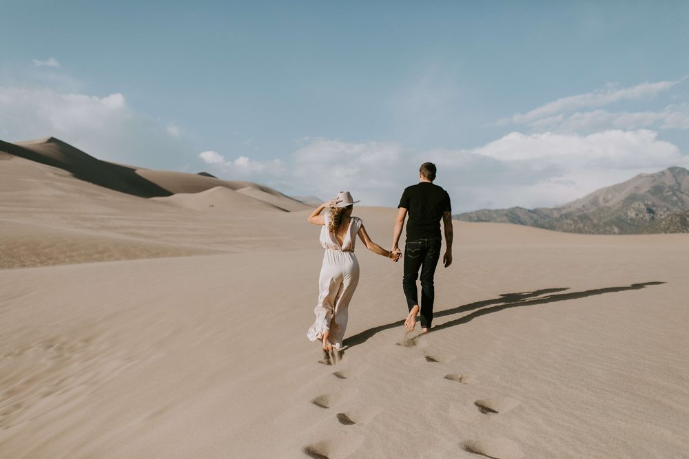 couple-portraits-great-sand-dunes-5.jpg