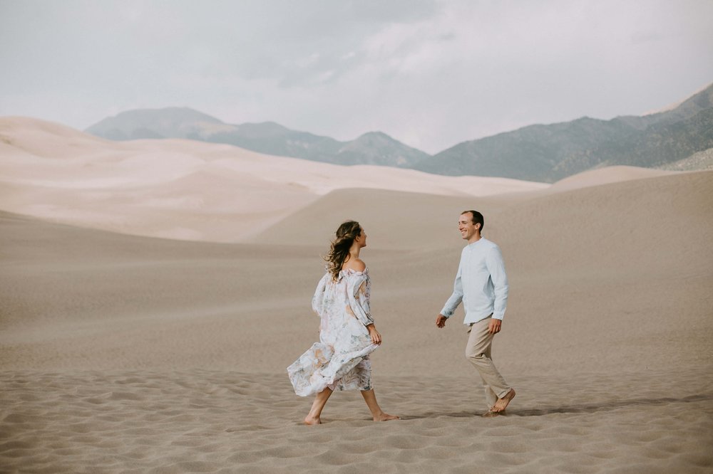 couple-portraits-great-sand-dunes-23.jpg