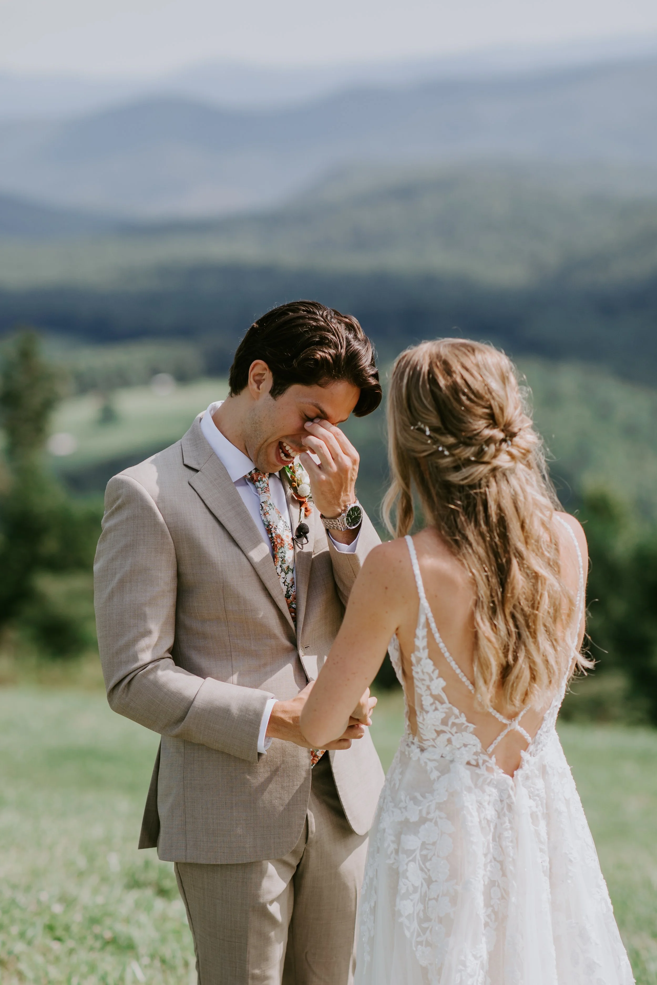 Pros and Cons of Doing a First Look at Your Wedding