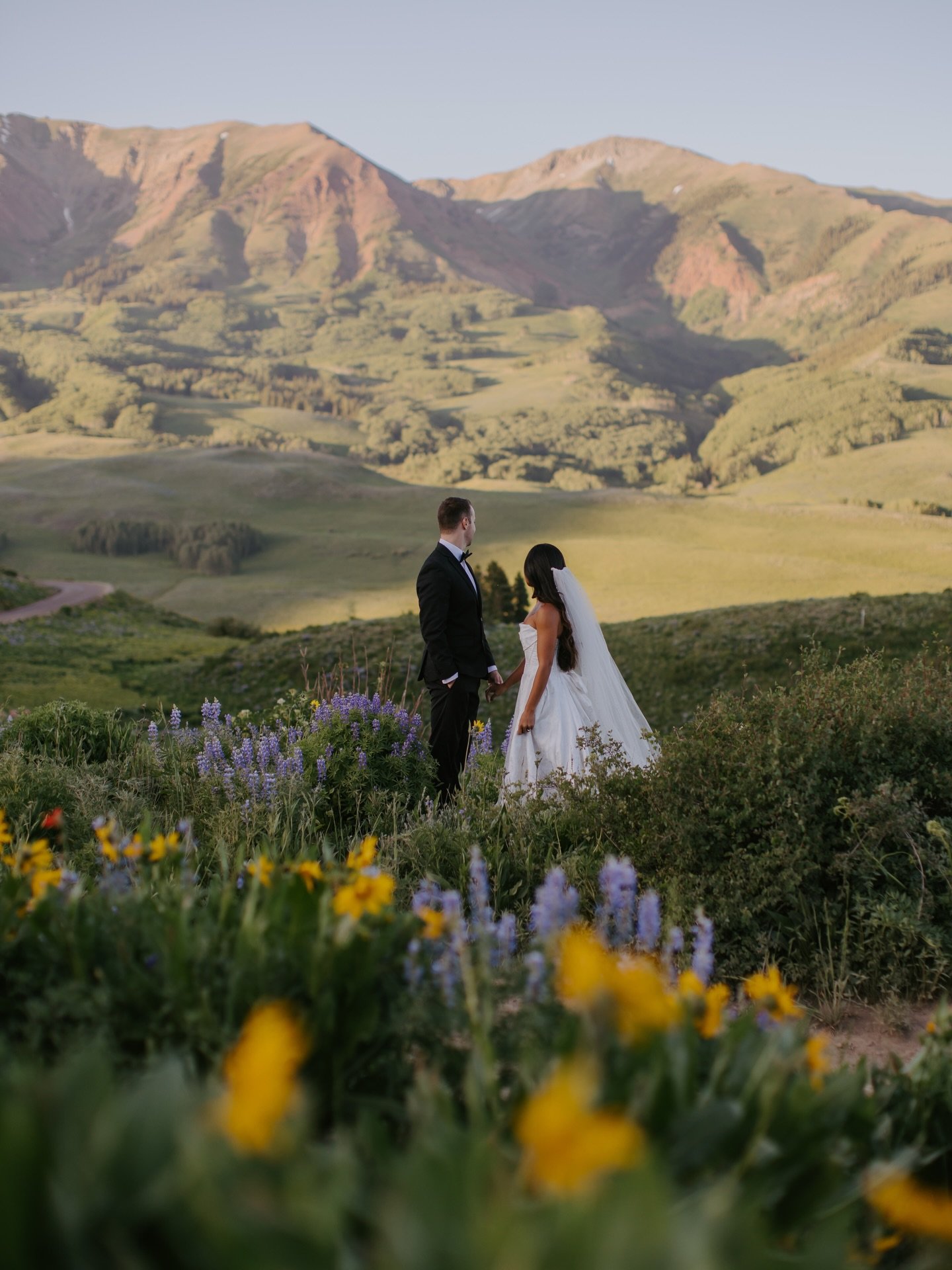 Wait, does this sound like YOU?

✔️ You don&rsquo;t want a big traditional church wedding but you you&rsquo;re also unsure what eloping looks like and what options there are in between those two? 

✔️Your options feel endless - you can do whatever yo