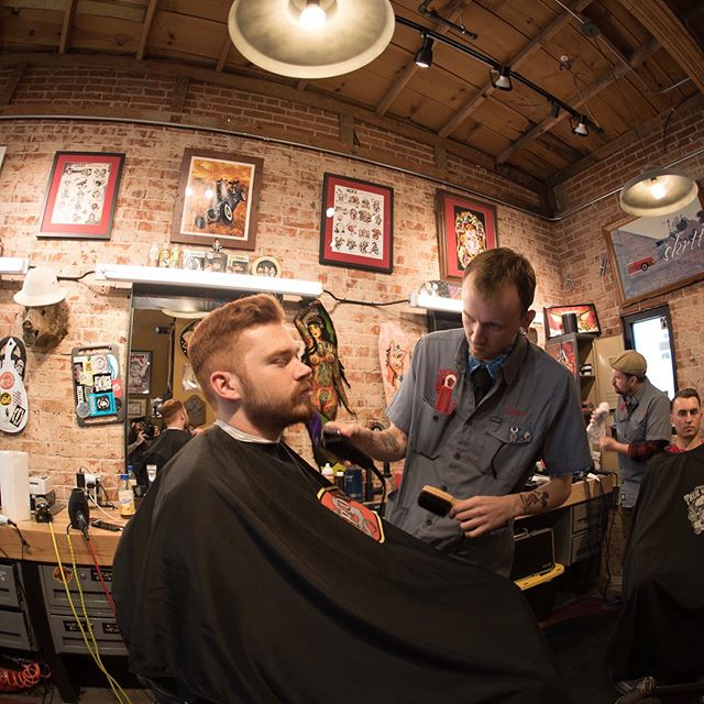 Ray snapped this picture of me choppin up @hunterp23 a while back!! You know when people talk about a dream place to work, well im doing it everyday with some awesome people!
I&rsquo;ve now been at @truenorthbarbershop for a full year now!! It&rsquo;