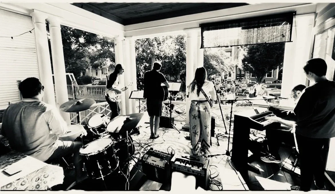 LIVE MUSIC with Kingra Hoff