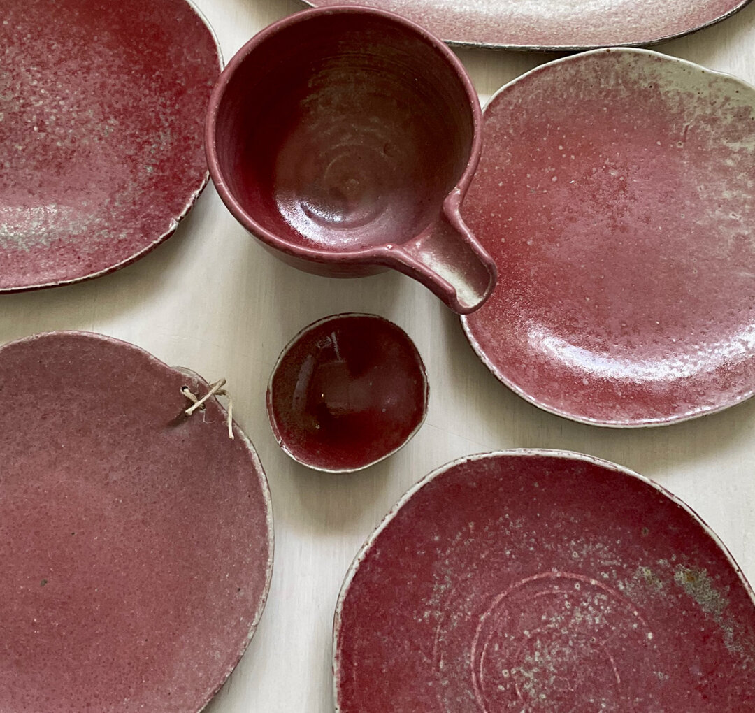 So pleased to add these beautiful new pieces from @marjokedeheer​​​​​​​​​
This glaze is a favorite, but they are all so special.  Stop by to see the collection. 

#thesurfacelibrary #surfacelibrary #prophouse #proprentals #productphotography  #photog