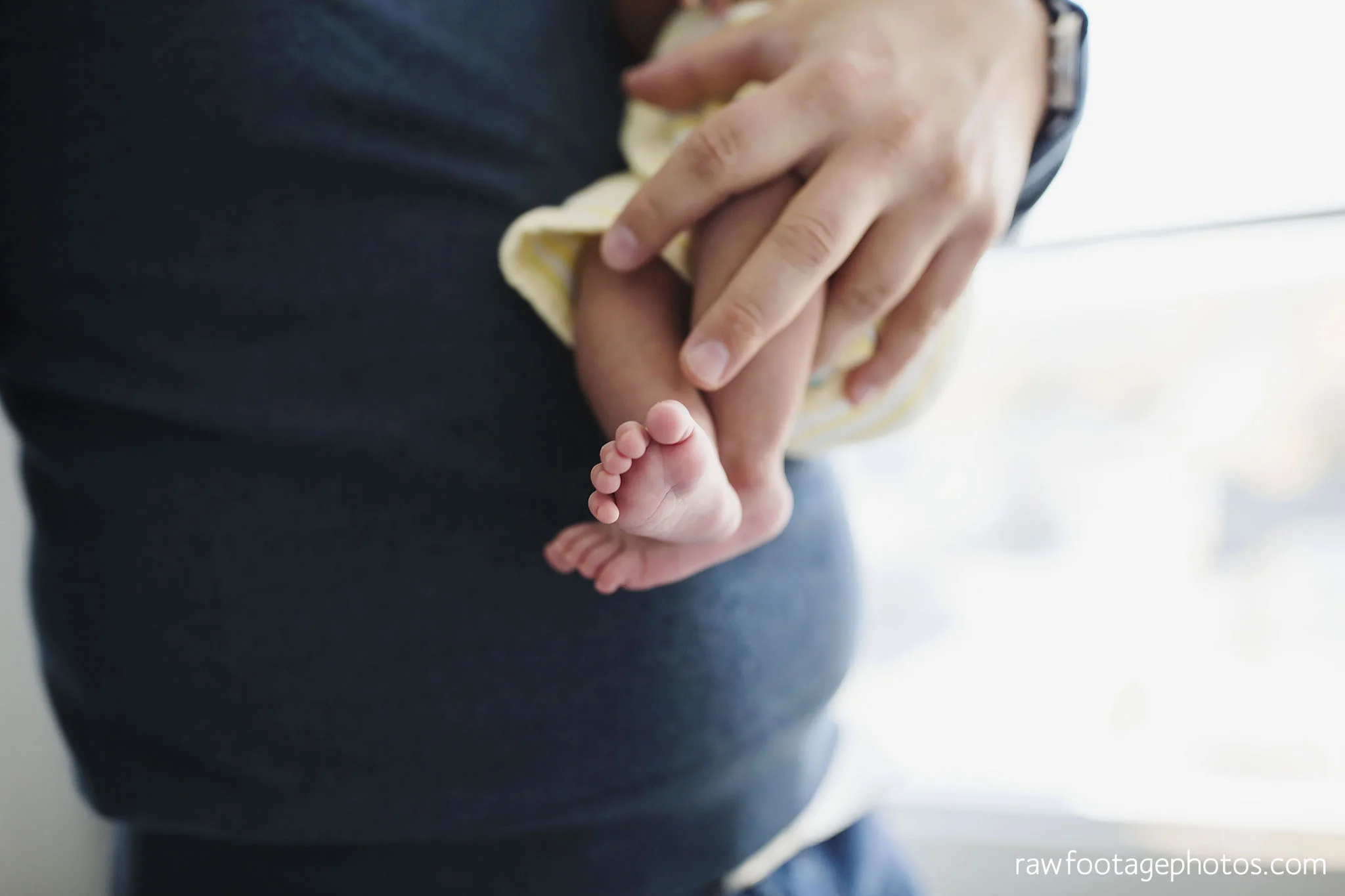 London_Ontario_Photographer-Newborn_Lifestyle_Photography-Baby-Photos-Lifestyle_Photographer-Raw_Footage_Photography-In_Home_Newborn_Session003.jpg