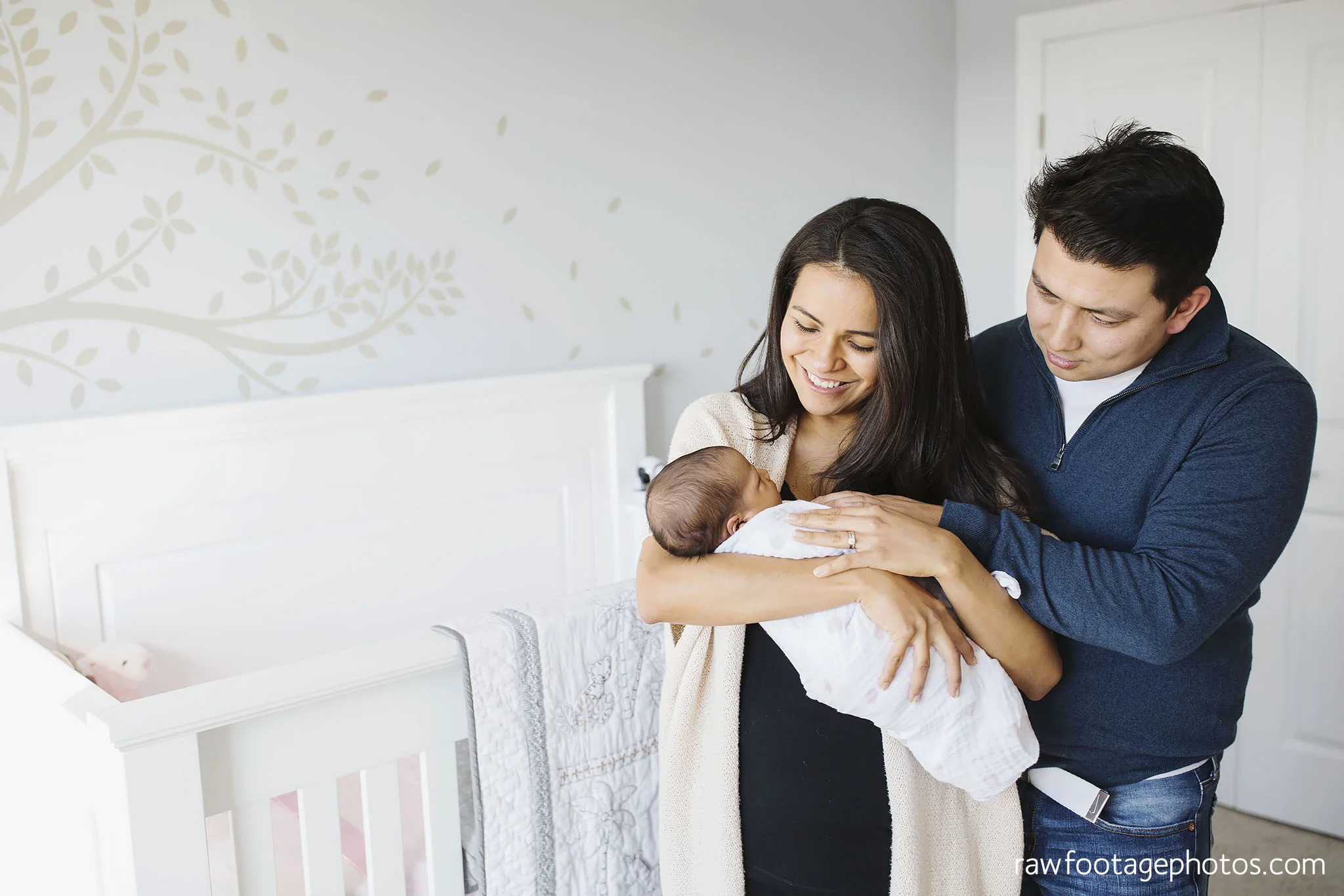 London_Ontario_Photographer-Newborn_Lifestyle_Photography-Baby-Photos-Lifestyle_Photographer-Raw_Footage_Photography-In_Home_Newborn_Session017.jpg