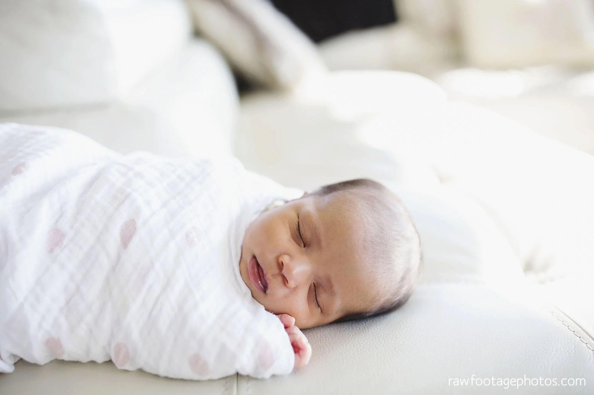 London_Ontario_Photographer-Newborn_Lifestyle_Photography-Baby-Photos-Lifestyle_Photographer-Raw_Footage_Photography-In_Home_Newborn_Session033.jpg