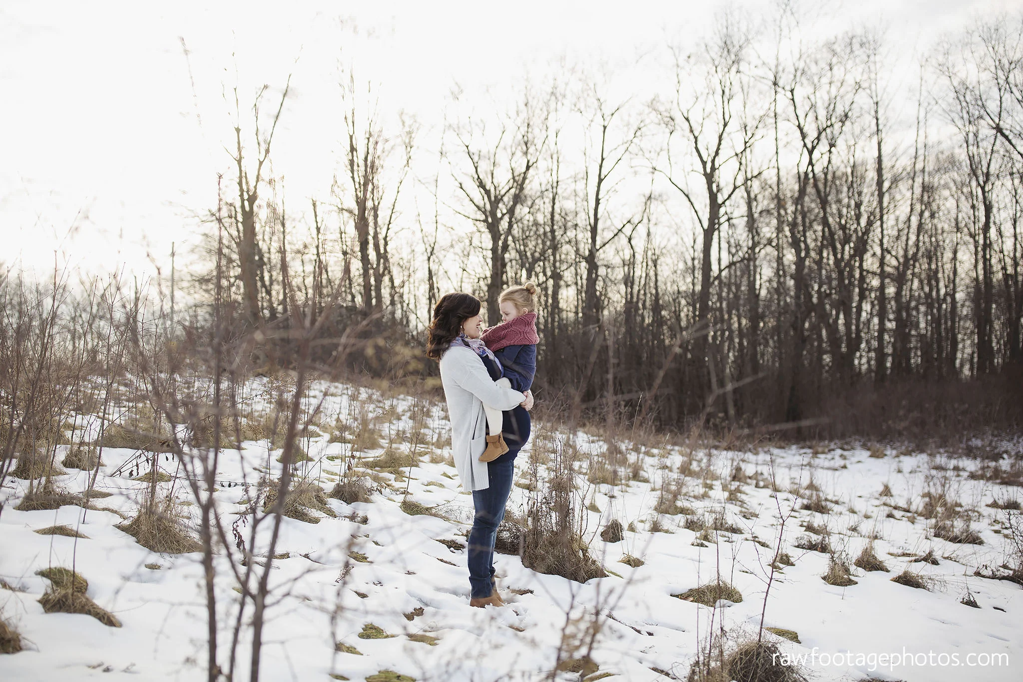 London_Ontario_Maternity_Photographer-Maternity_Session-Family_Photography-Winter_Photos-Raw_Footage_Photography007.jpg