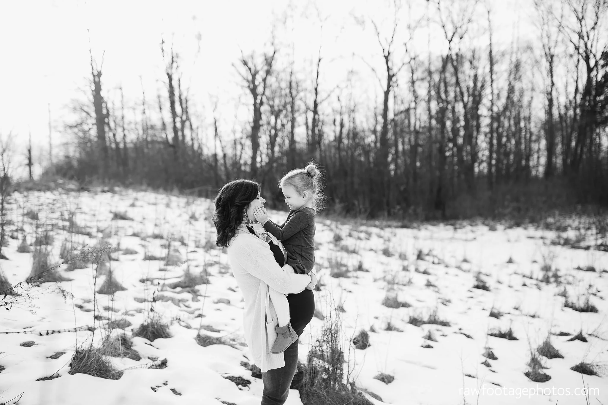 London_Ontario_Maternity_Photographer-Maternity_Session-Family_Photography-Winter_Photos-Raw_Footage_Photography009.jpg