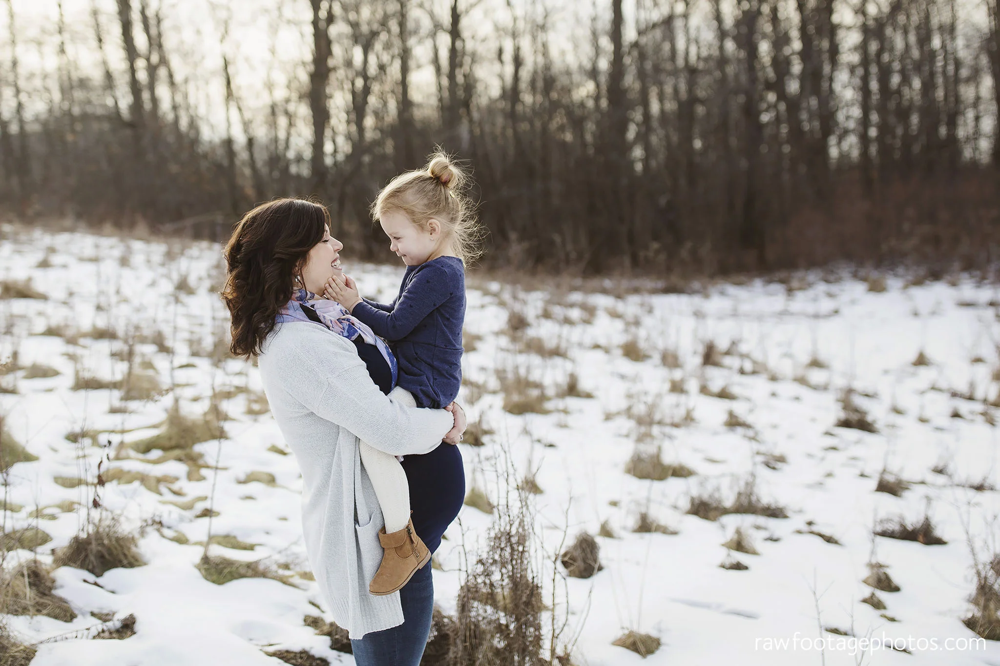 London_Ontario_Maternity_Photographer-Maternity_Session-Family_Photography-Winter_Photos-Raw_Footage_Photography010.jpg