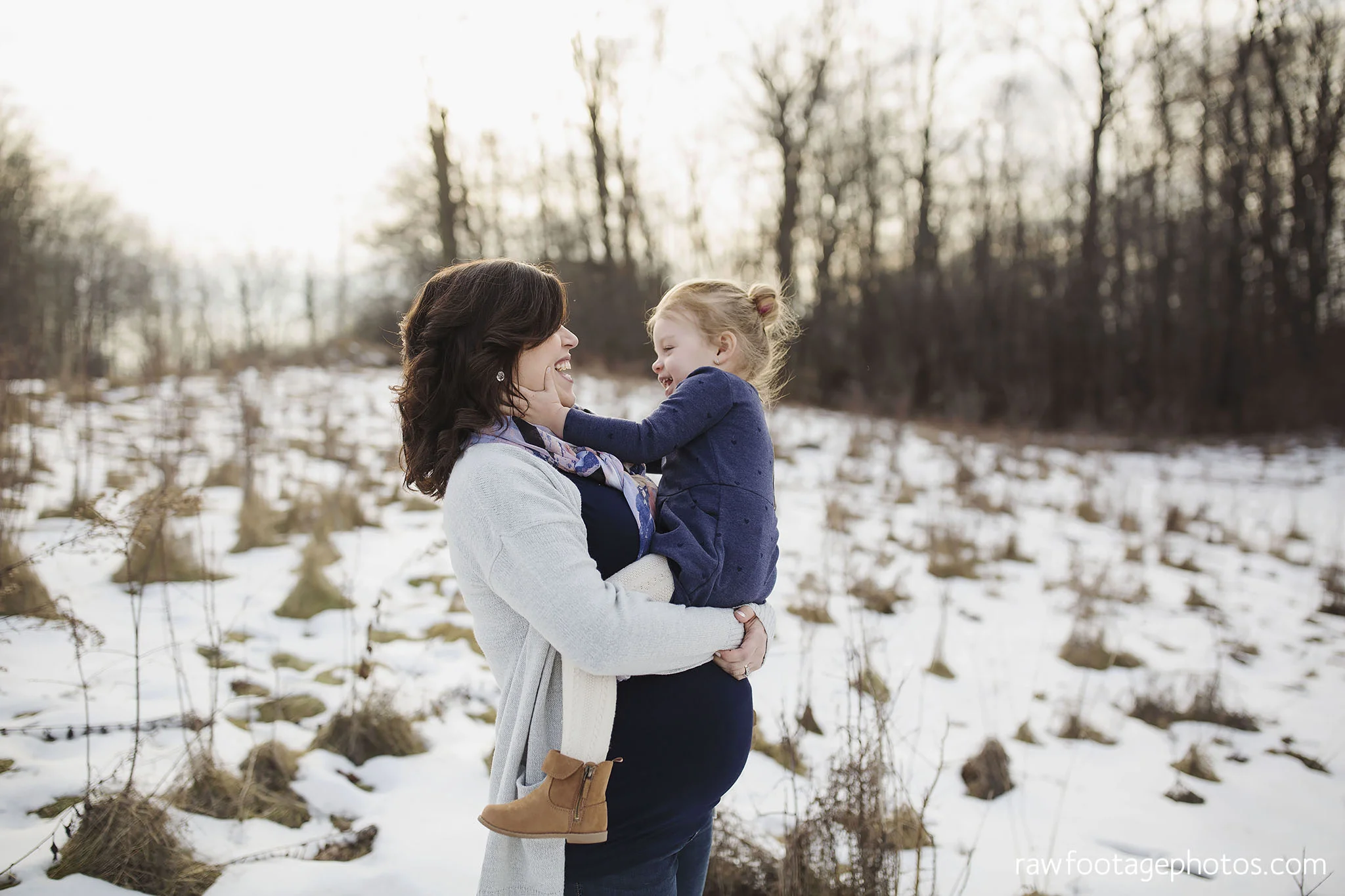 London_Ontario_Maternity_Photographer-Maternity_Session-Family_Photography-Winter_Photos-Raw_Footage_Photography011.jpg