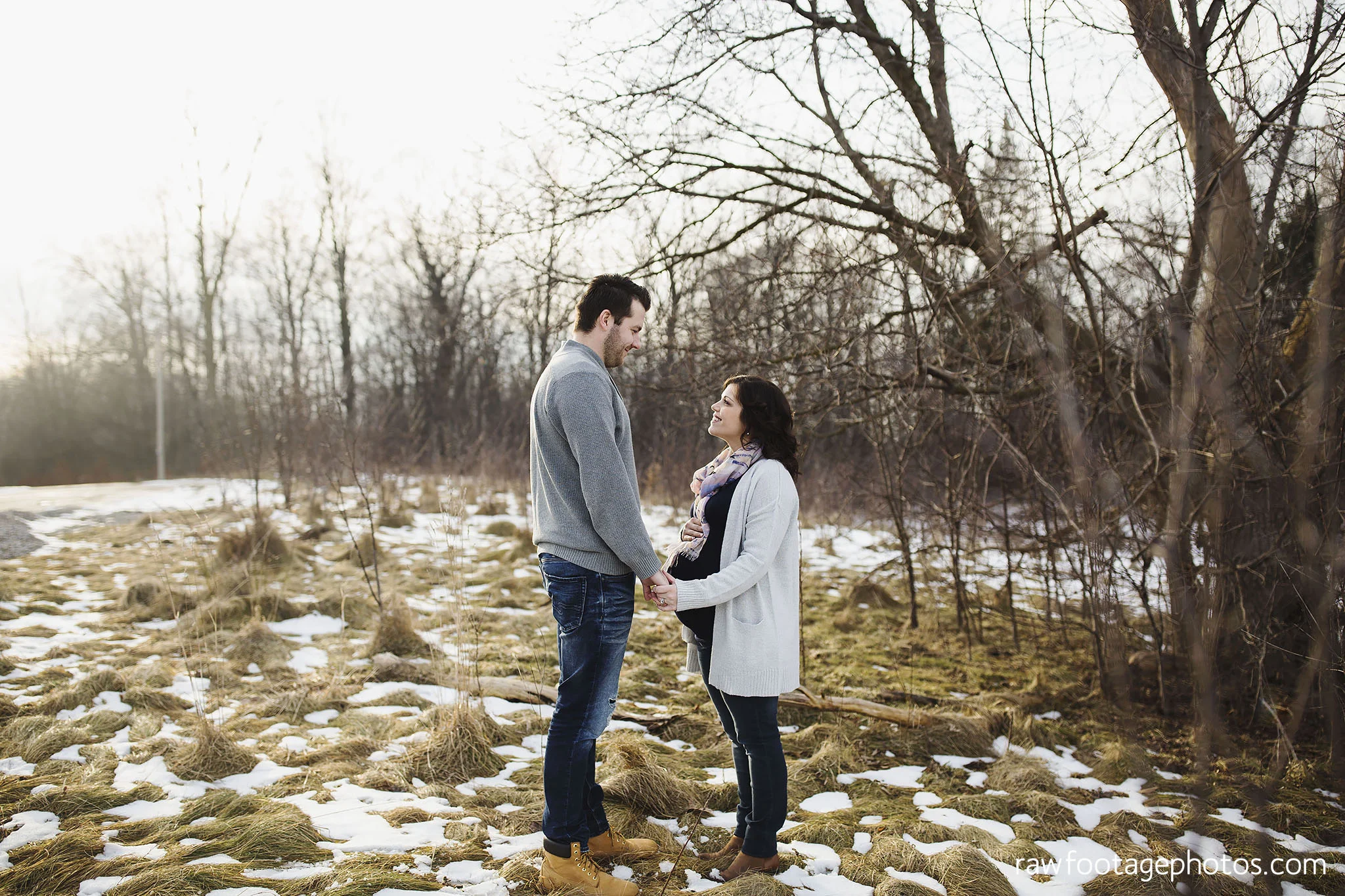 London_Ontario_Maternity_Photographer-Maternity_Session-Family_Photography-Winter_Photos-Raw_Footage_Photography021.jpg